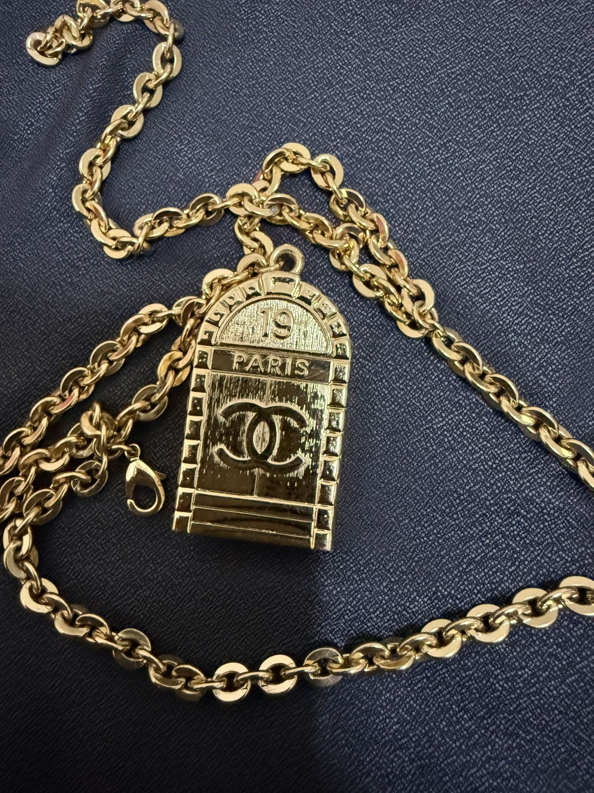 Chanel CHANEL Runway 31 Rue Cambon Door Long Necklace Gold Size ONE SIZE - 2 Thumbnail