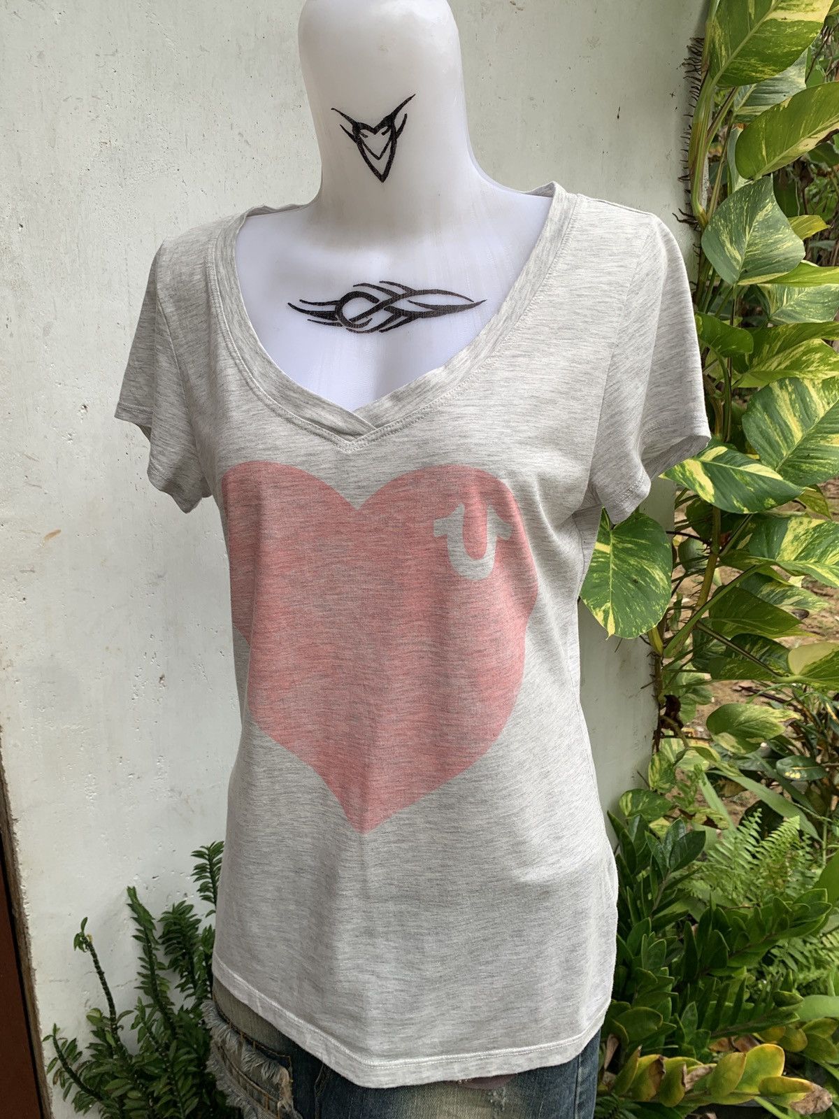 True Religion True Religion USA Heather Grey Big Love Graphic V Neck Top Size M / US 6-8 / IT 42-44 - 2 Thumbnail