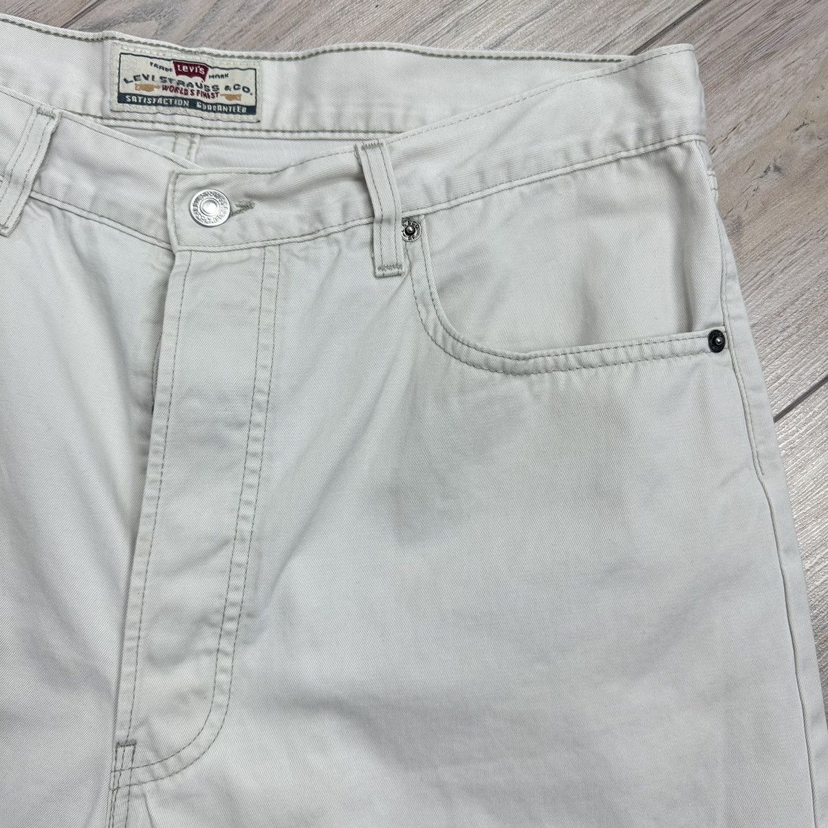 Levi's Vintage Levi’s Black Tab 1994 Cropped White Shorts Size US 36 / EU 52 - 4 Thumbnail