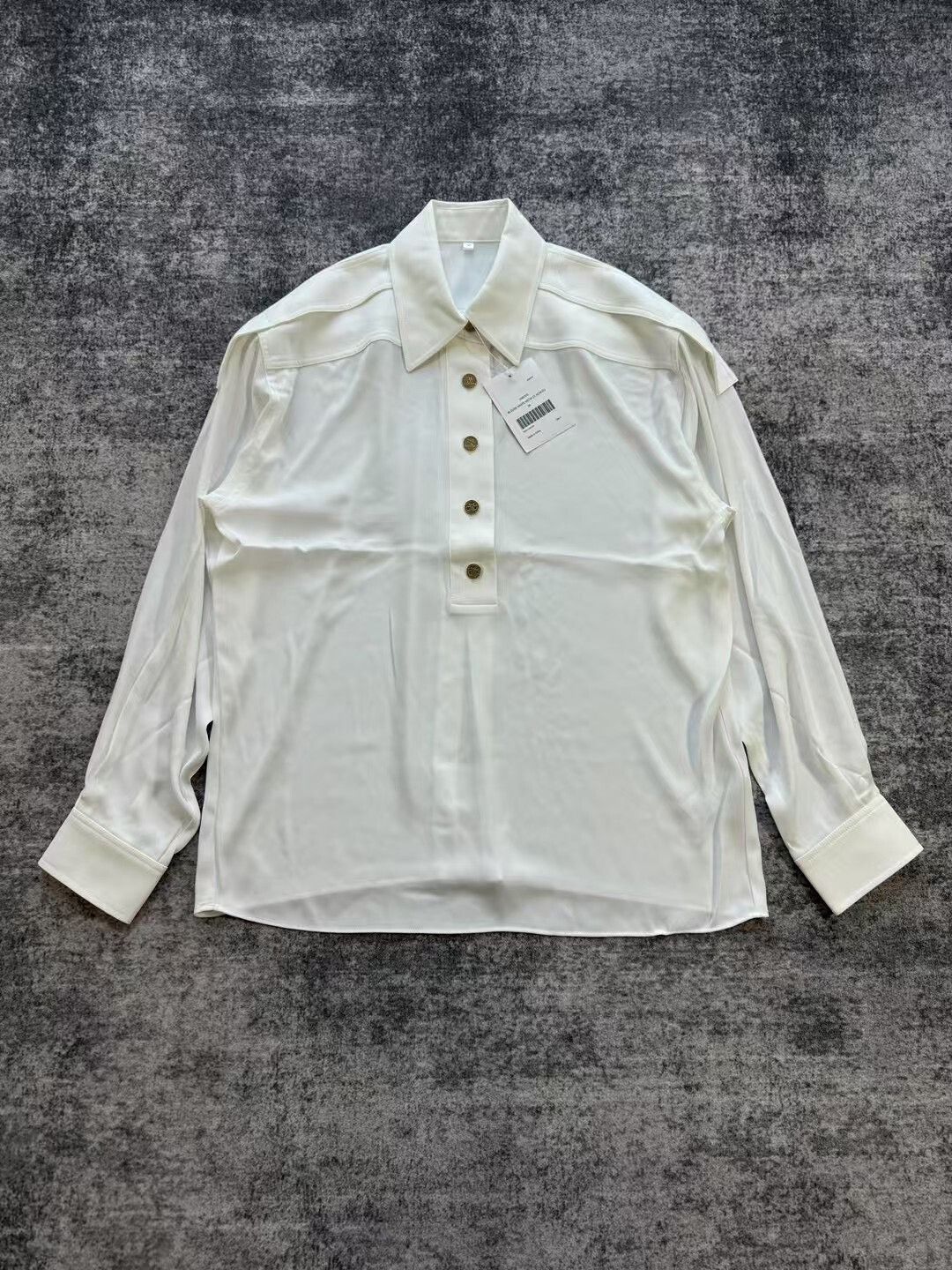 Louis Vuitton Louis Vuitton White Gold Button Utility Shirt Size XS / US 0-2 / IT 36-38 - 1 Thumbnail
