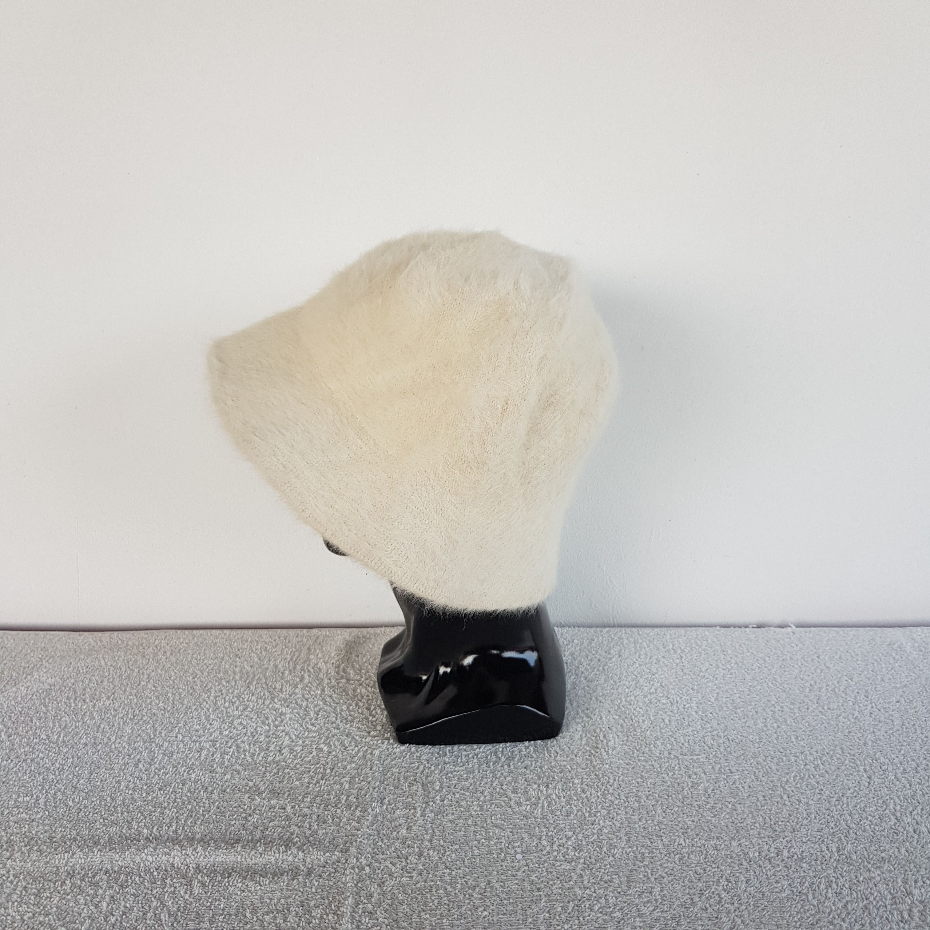 Japanese Brand Japanese Beanie Acrylic Snow Caps Faux Fur Bucket Hats Size ONE SIZE - 4 Thumbnail