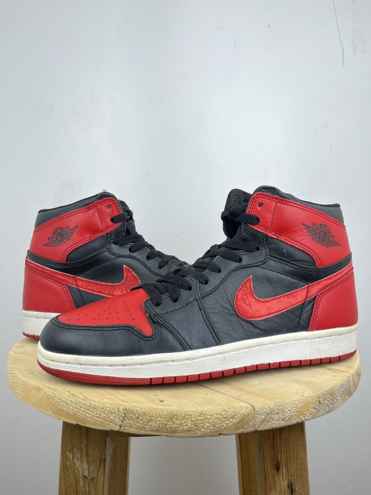 Nike Air Jordan 1 Retro 'Bred' 2001 Size US 8.5 / EU 41-42 - 4 Thumbnail