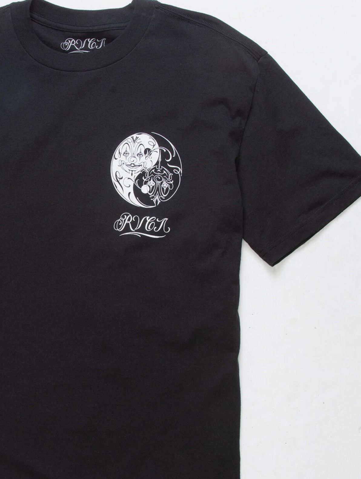 Designer × RVCA ⚡️ RVCA x Mr Cartoon YING YANG Tee Shirt Black 2XL XXL ⚡️ Size US XXL / EU 58 / 5 - 6 Thumbnail