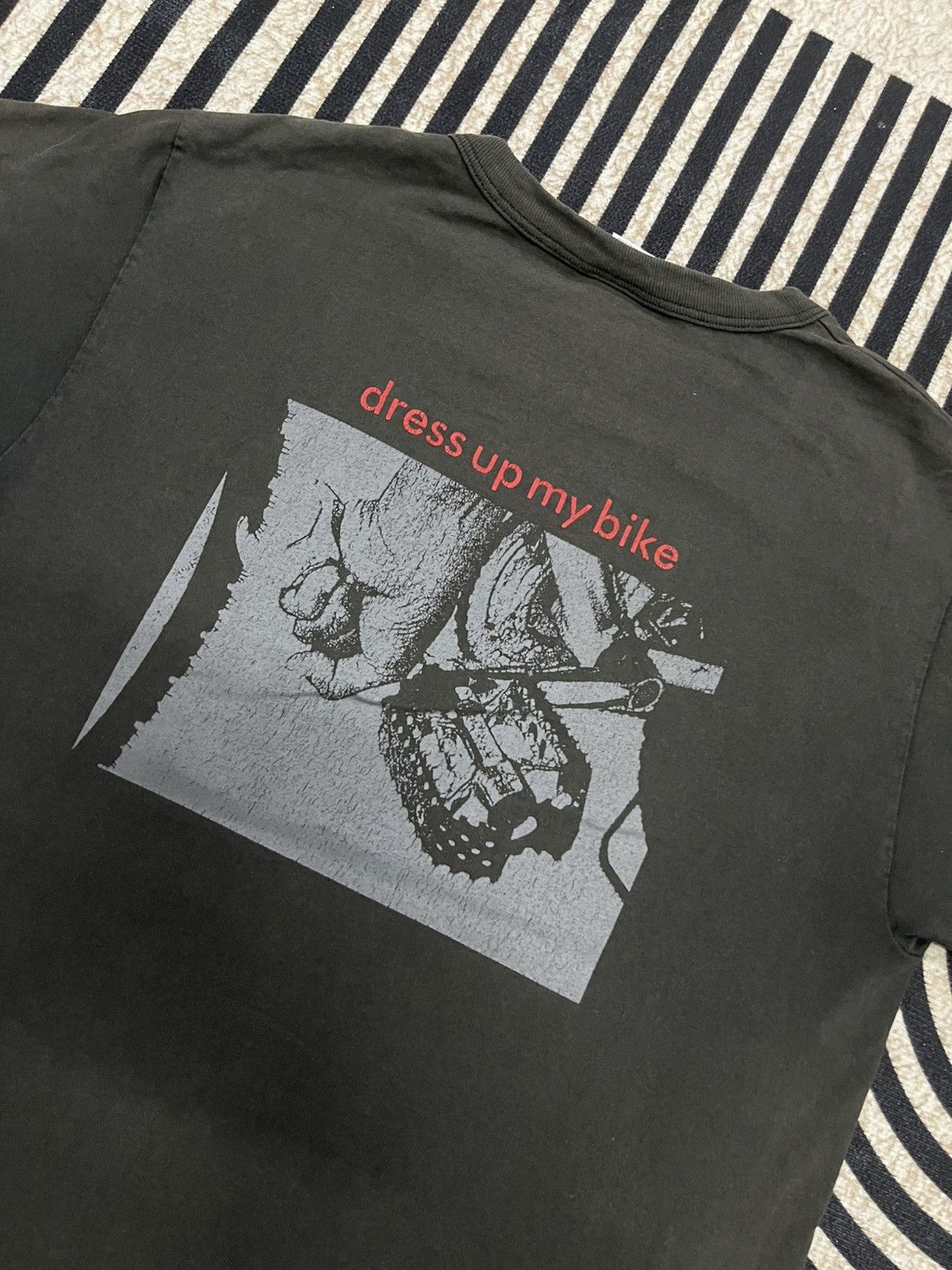 Champion 90s CHAMPION HEAVYWEIGHT“DRESS UP MY BIKE” RARE SUNFADED TEE Size US M / EU 48-50 / 2 - 5 Thumbnail