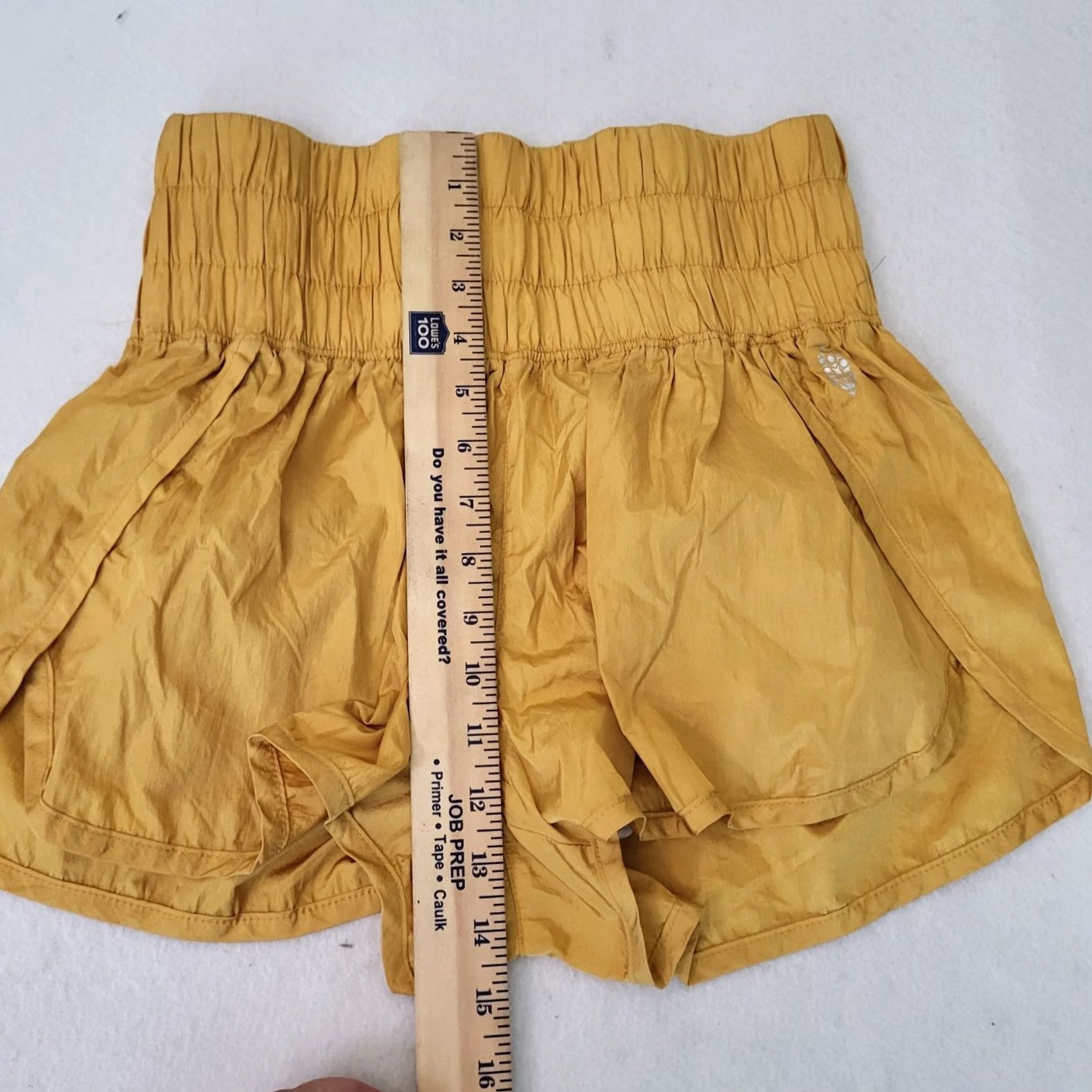 Free People Free Movement High rise Women's yellow shorts M Nike Shirt Size 32" / US 10 / IT 46 - 6 Thumbnail