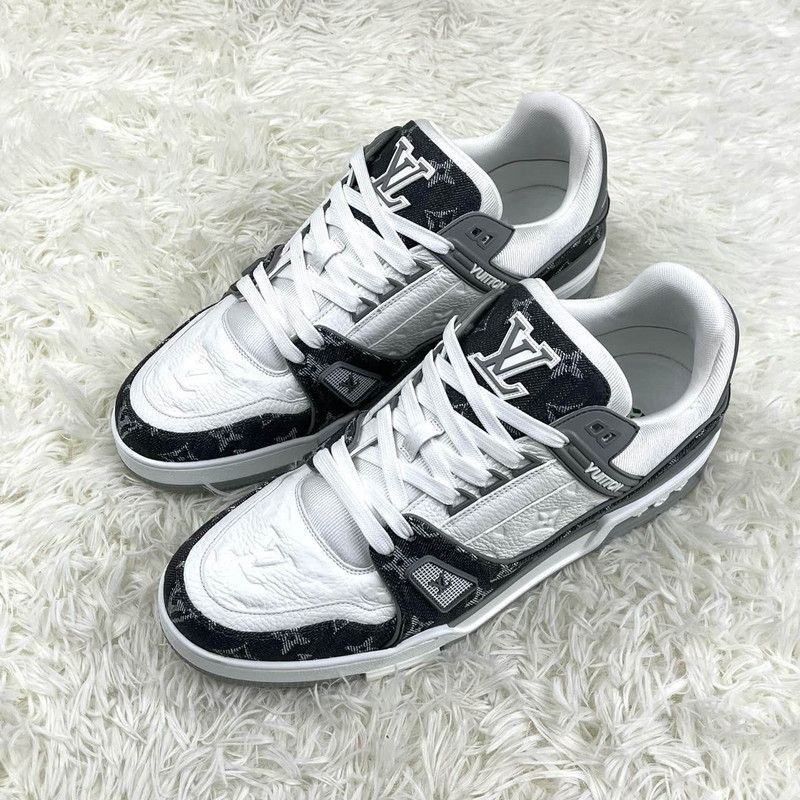 Louis Vuitton Trainer Low Top Sneakers in Gray -2508