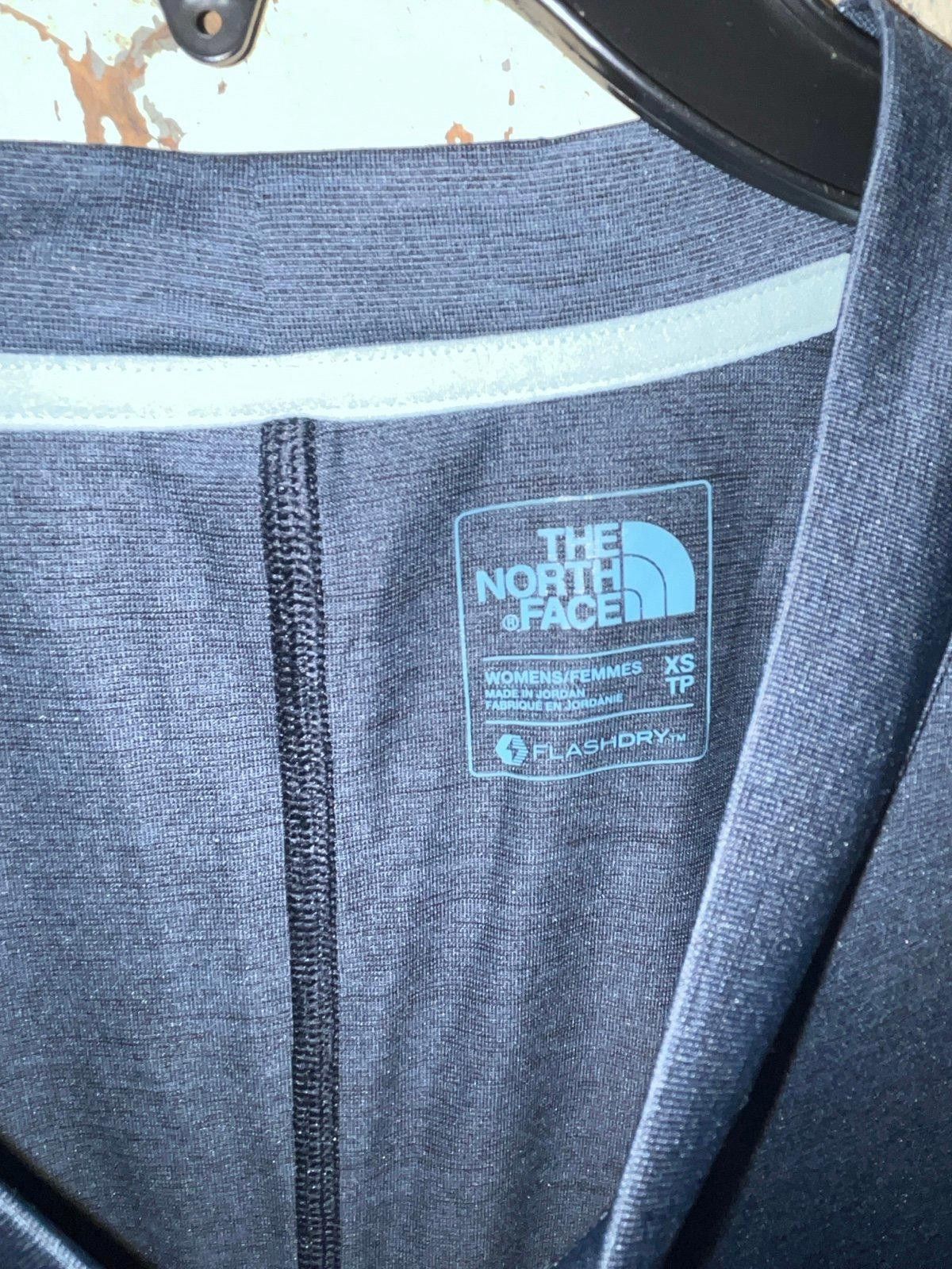 The North Face The North Face v-neck tee Flashdry gray size XS womens Size XS / US 0-2 / IT 36-38 - 2 Thumbnail