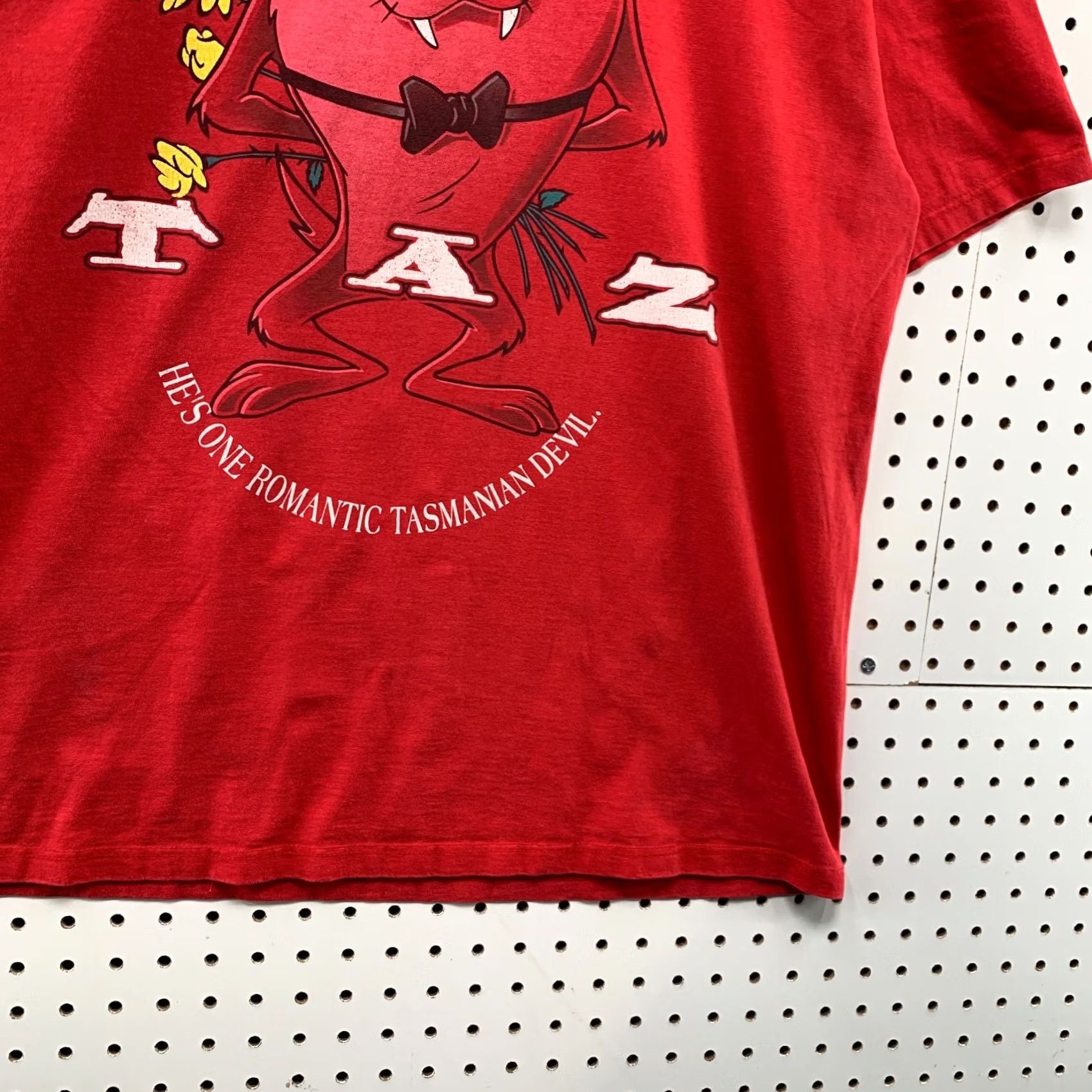 Gildan VINTAGE 90s Taz Tasmanian Devil Love Shirt Mens XL Red Graphic Size US XL / EU 56 / 4 - 6 Thumbnail