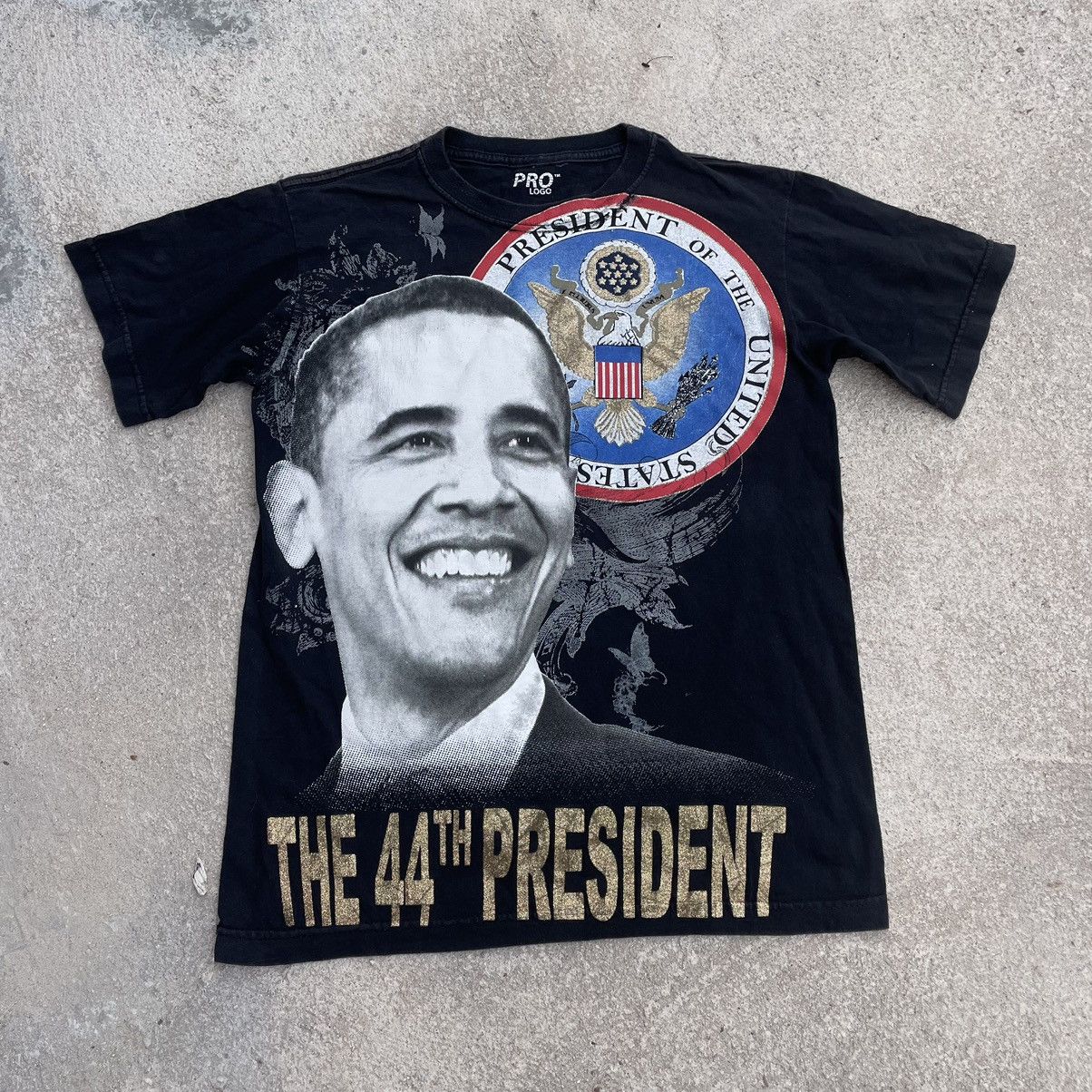 Vintage “BARACK OBAMA” PEESIDENT OVERPRINT TSHIRT Size US M / EU 48-50 / 2 - 3 Thumbnail