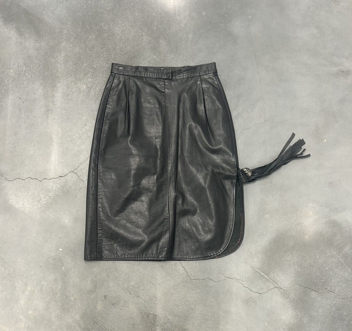 Vintage Black leather skirt Size 38" / US 16 / IT 52 - 2 Thumbnail