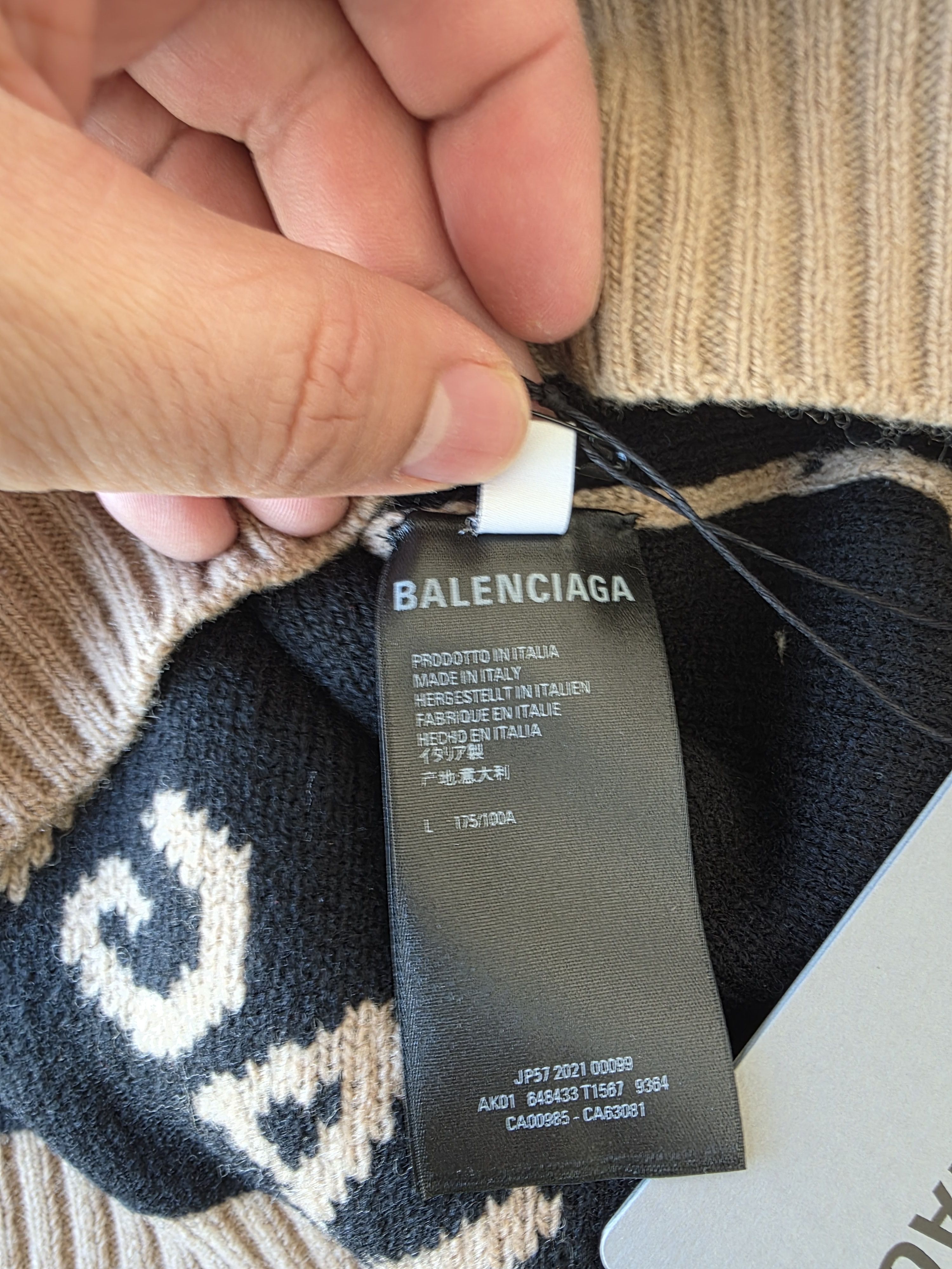 Balenciaga Balenciaga All Over Logo Sweater Size US L / EU 52-54 / 3 - 5 Thumbnail