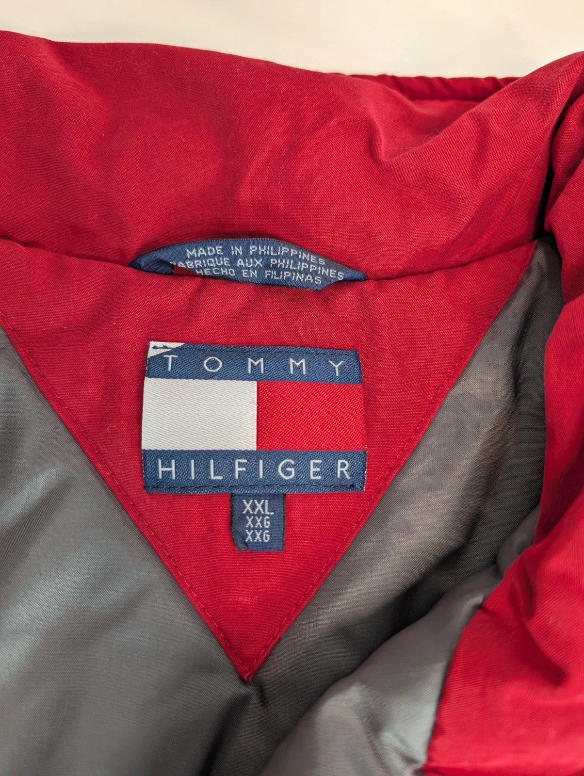 Tommy Hilfiger Vintage 90s Tommy Hilfiger Red Puffer Jacket XXL Flag Logo Size US XXL / EU 58 / 5 - 2 Thumbnail