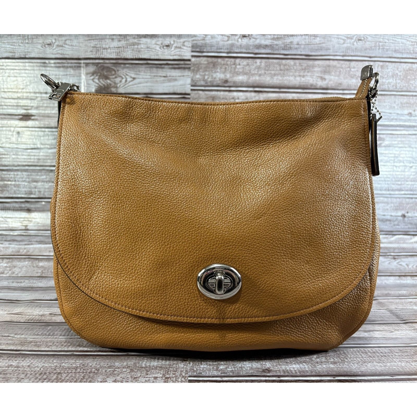 Coach Coach Turnlock Hobo Bag 24771 Pebbled Leather Saddle Tan Size ONE SIZE - 1 Thumbnail