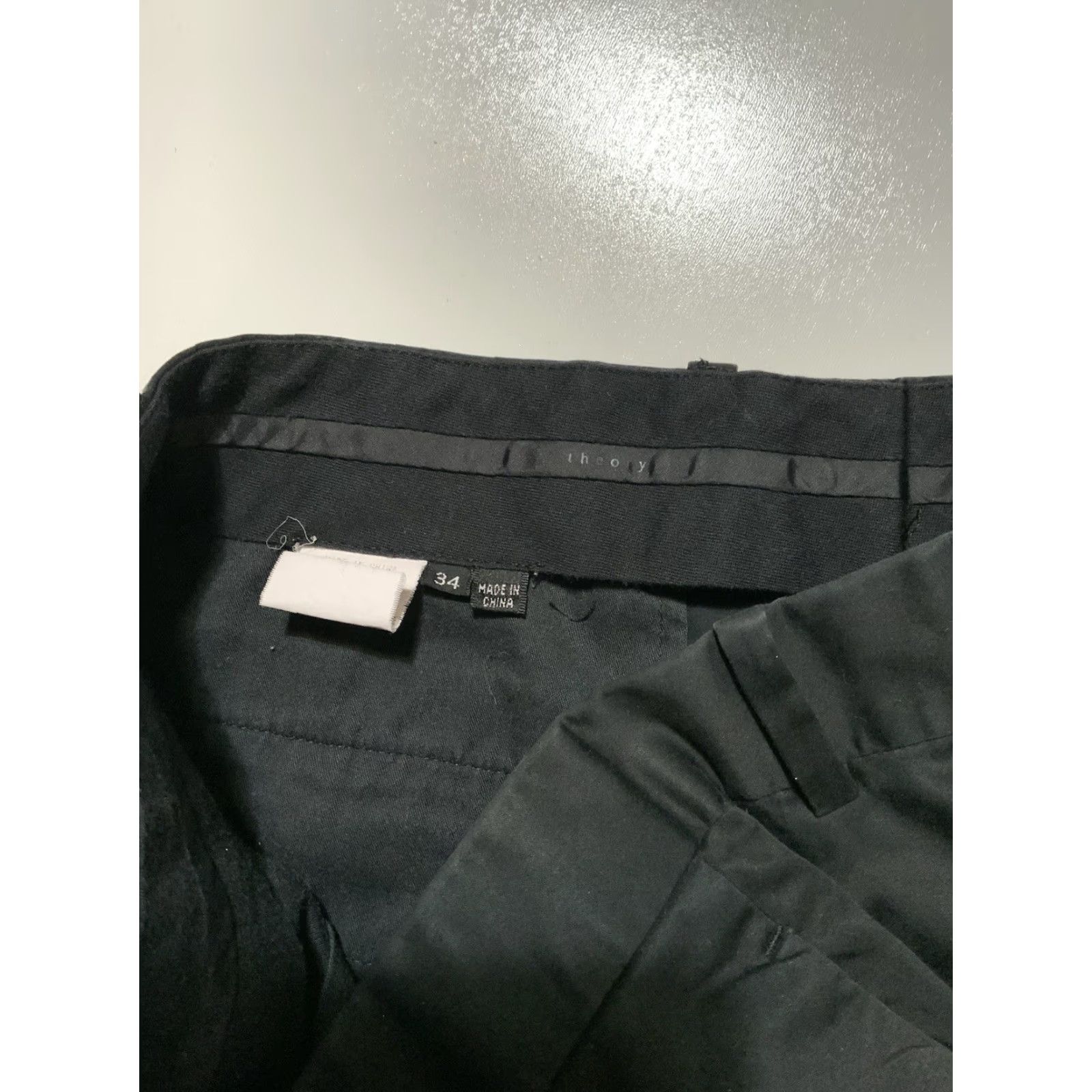 Theory Theory Kramer Quest Black Flat Front Relaxed Fit Cotton Pants Sz 34 Mens Pants 34 Black Cotton 31in Inseam 41in Outseam 7.5in 97% Cotton 3% Elastane Size US 34 / EU 50 - 4 Thumbnail