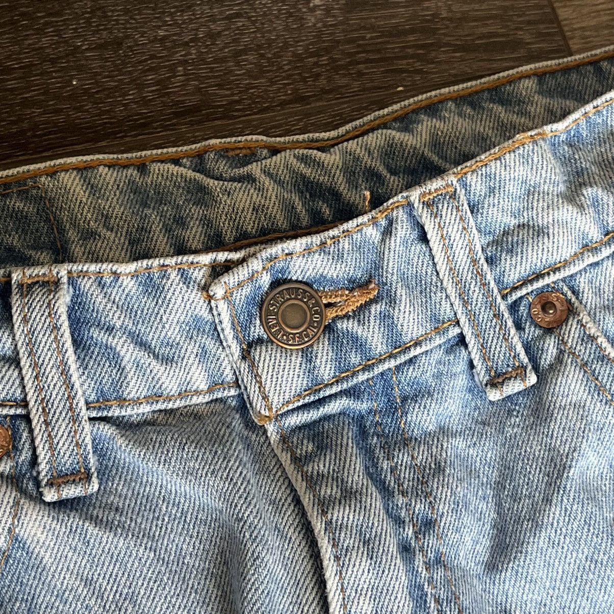 Levi's Vintage 90s Levis 521 Tapered Fit Leg Light Wash Denim Jeans Size 32" / US 10 / IT 46 - 7 Thumbnail