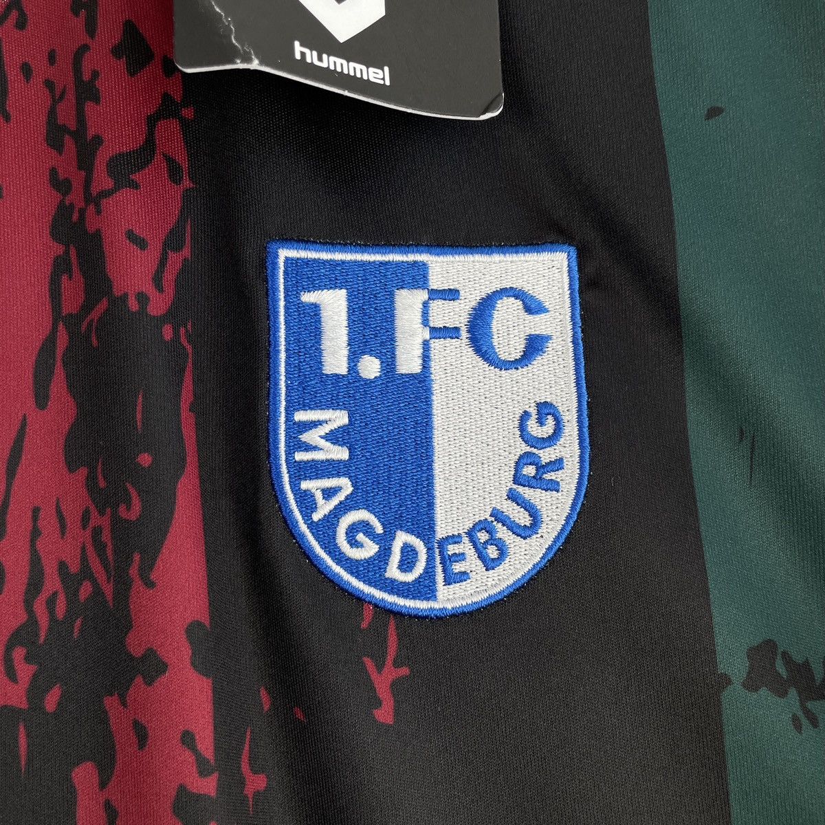 Hummel 1.FC Magdeburg Third Men Jersey Shirt 2024/2025 size M-L Size US M / EU 48-50 / 2 - 3 Thumbnail