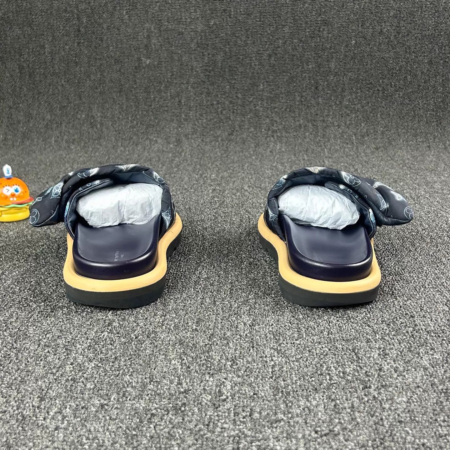 Louis Vuitton Louis Vuitton Collab Monogram Slippers EUR37 HB6805 Size US 6.5 / IT 36.5 - 5 Thumbnail