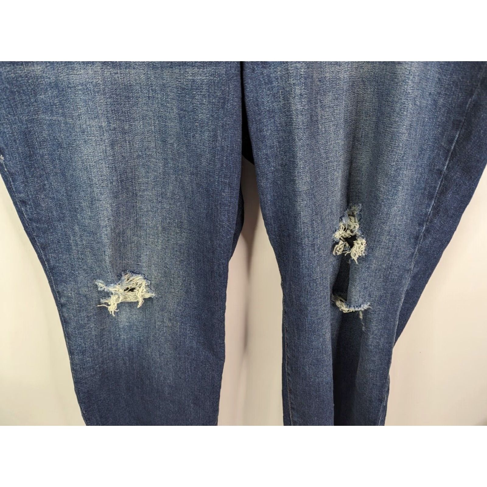 Old Navy Old Navy Jeans Women's Size 24 Distressed Ankle High Rise Raw Hem Denim 5-Pocket Blue Modern Vintage? Size 42" / US 20 - 3 Thumbnail