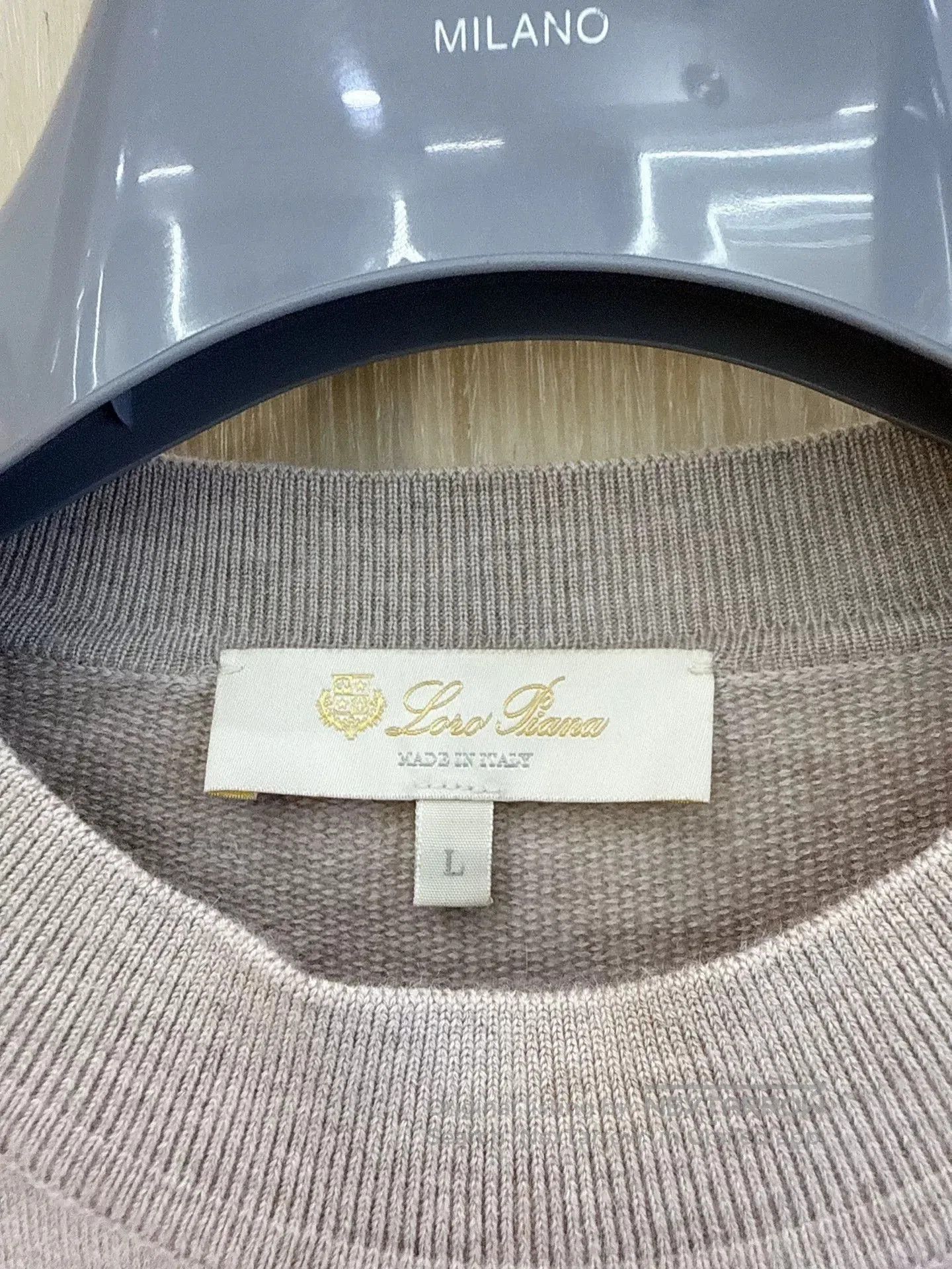 Loro Piana stylish beige cashmere long sleeve sweatshirt. Size US L / EU 52-54 / 3 - 4 Thumbnail