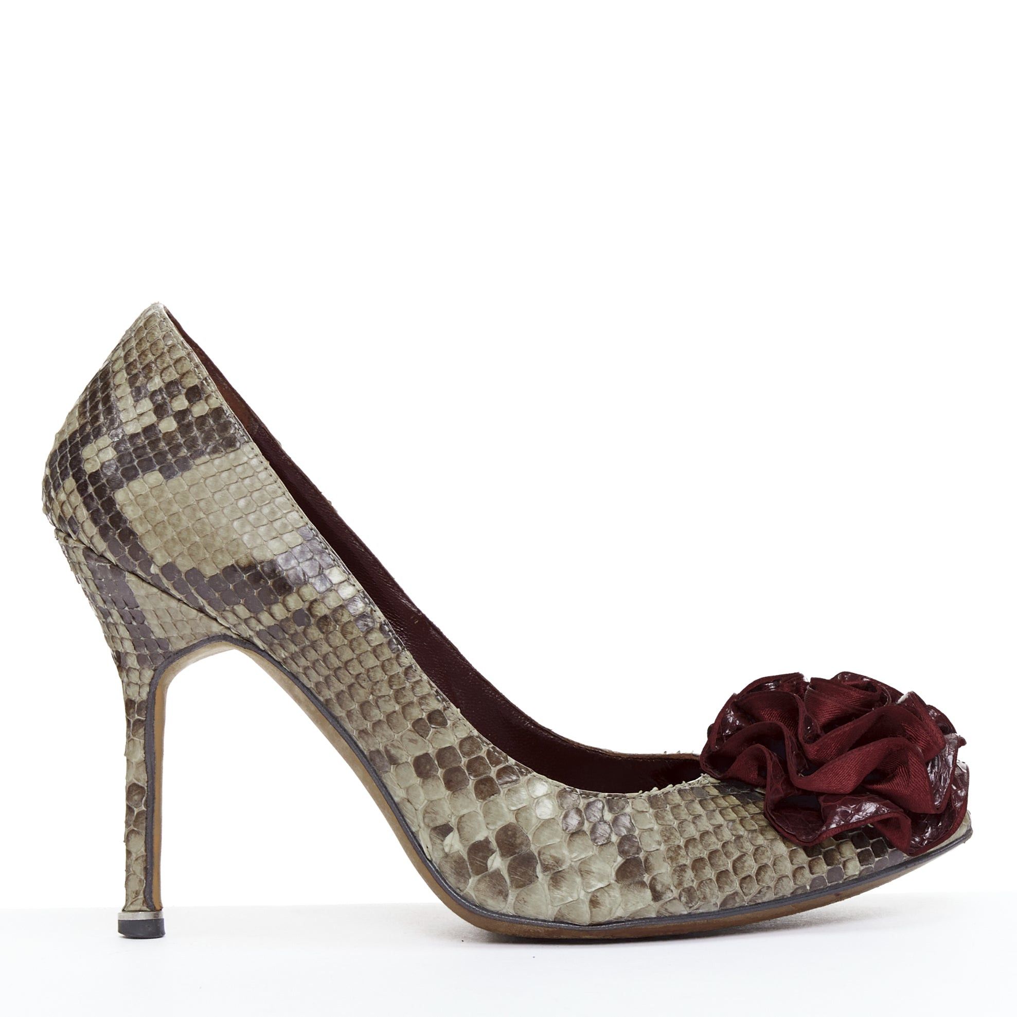 Manolo Blahnik MANOLO BLAHNIK red scaled leather rose applique pumps EU37 Size US 7 / IT 37 - 1 Thumbnail