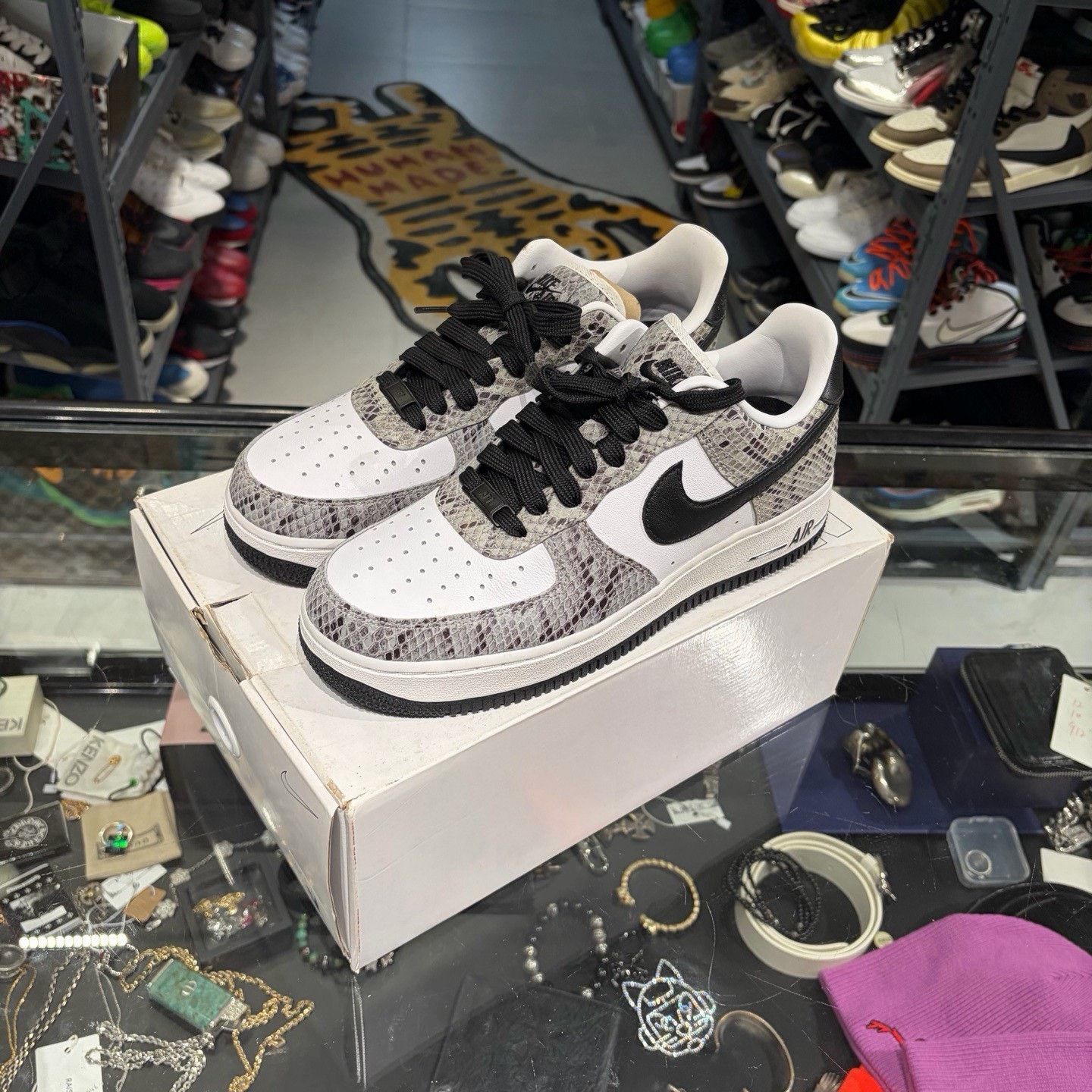 Nike Nike White Lowtop Sneakers 8.5 Men Size US 8.5 / EU 41-42 - 1 Thumbnail
