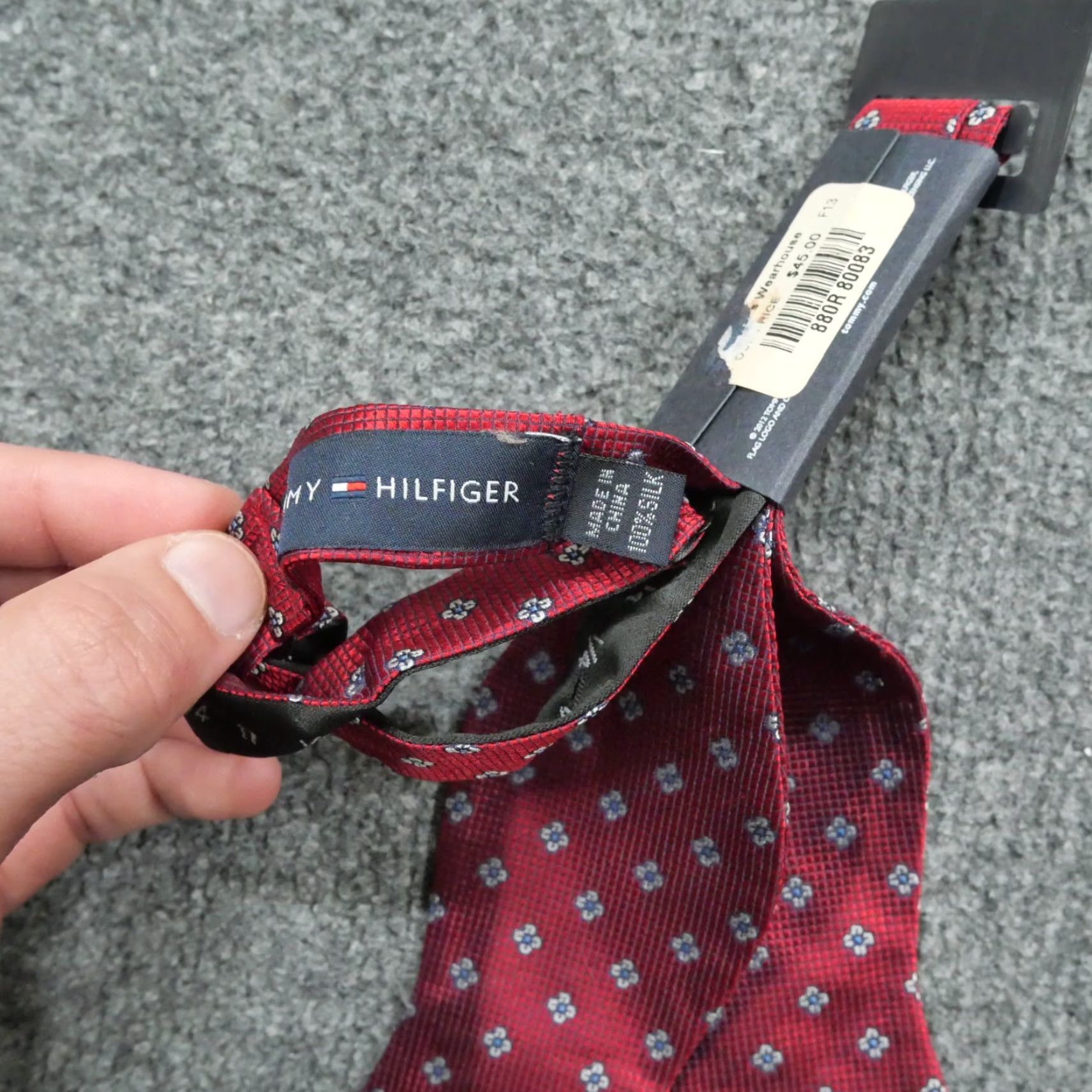 Tommy Hilfiger VINTAGE Tommy Hilfiger Bow Tie Mens Red Geometric Silk Bow Tie Logo Accent 10/10 Size ONE SIZE - 6 Thumbnail