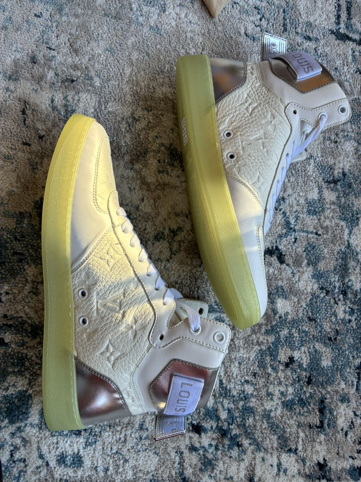 Louis Vuitton Louis Vuitton Rivoli Sneaker Monogram White Leather Size US 7 / EU 40 - 2 Thumbnail