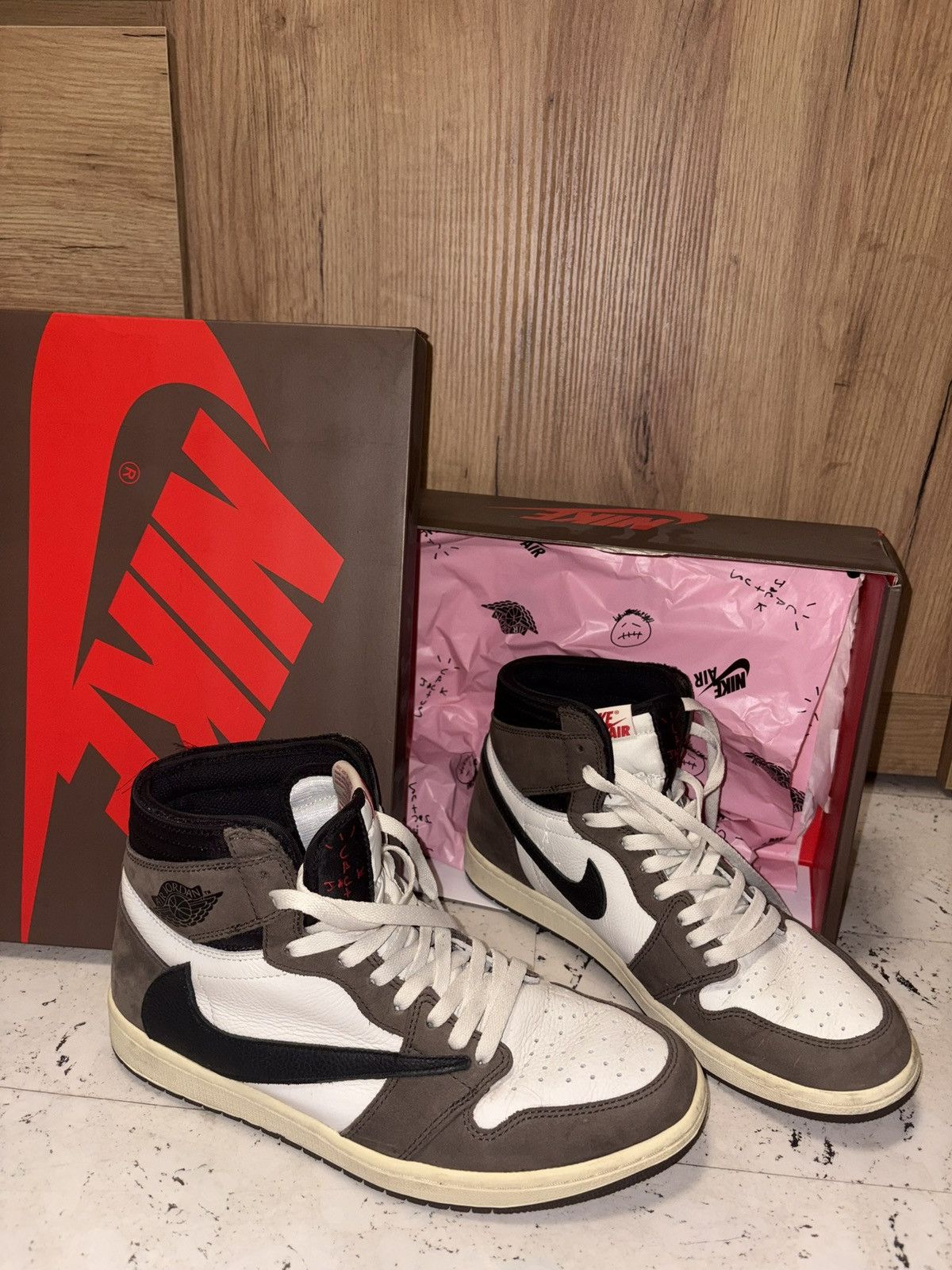 Jordan Brand Jordan 1 Retro High OG SP Travis Scott mocha Size US 11 / EU 44 - 1 Thumbnail