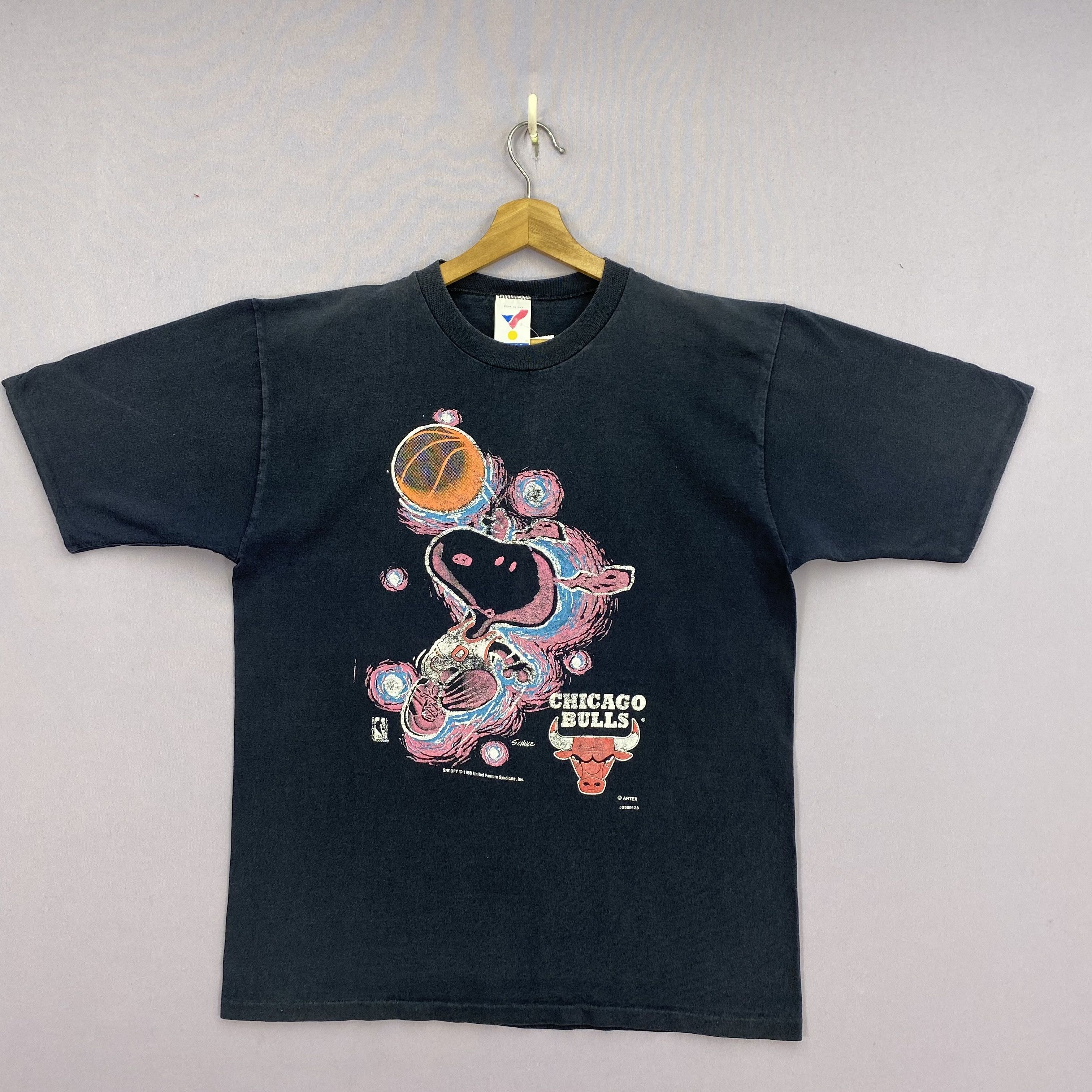 Cartoon Network Vintage 90s Snoopy X NBA Chicago Bulls T-Shirt Crewneck Tee Size US L / EU 52-54 / 3 - 1 Thumbnail