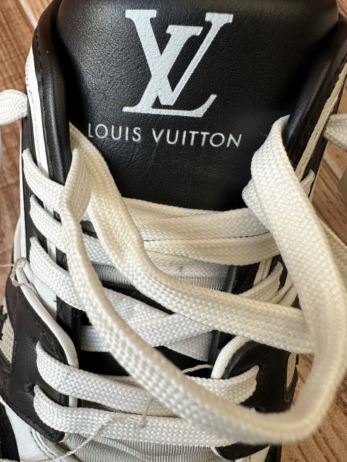 Louis Vuitton Louis Vuitton X Virgil Abloh Leather Lowtops Size US 9 / EU 42 - 18 Thumbnail