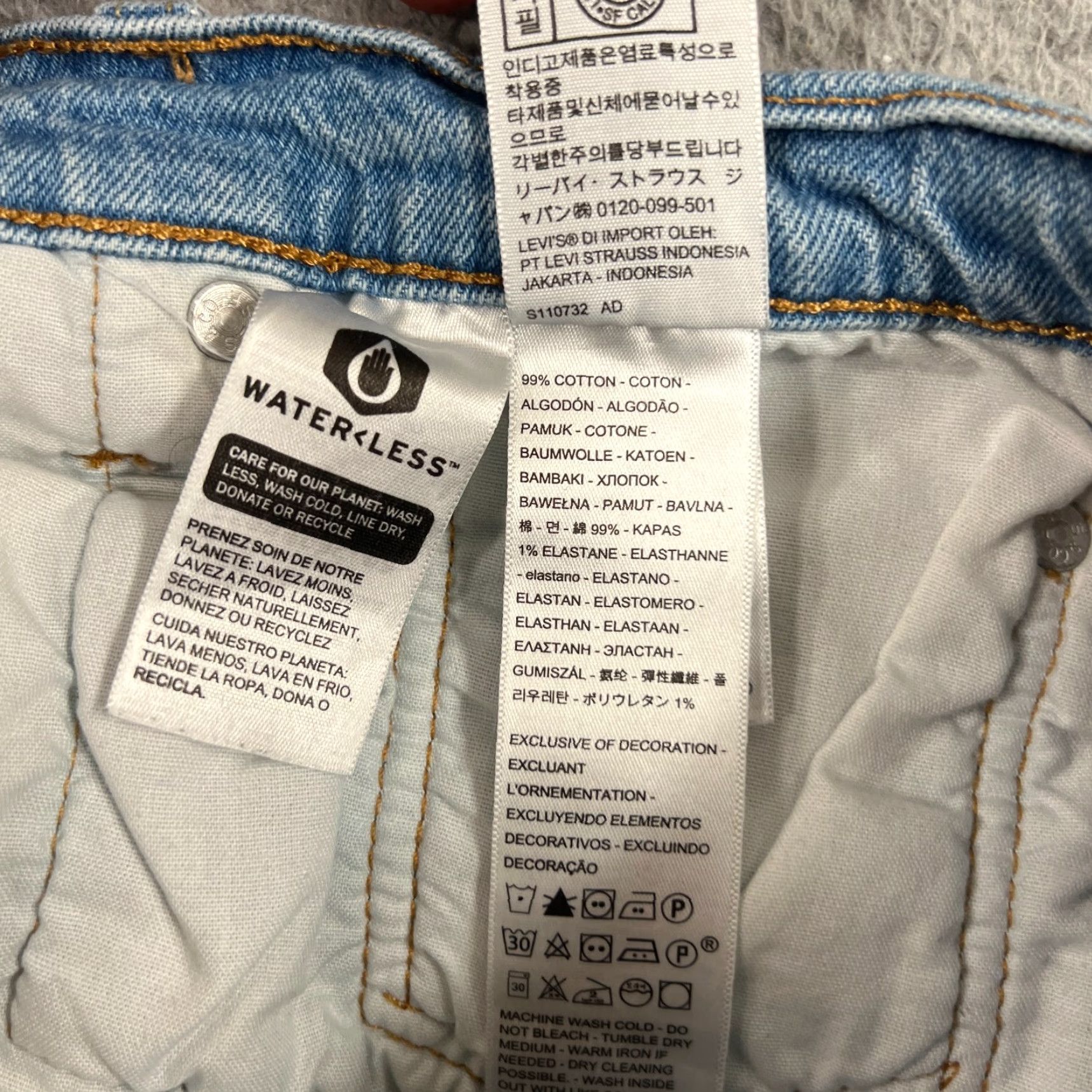Levi's VINTAGE Levi's 501 Shorts Denim Distressed 5-Pocket Blue 033 Regular Womens 33 Distressed Pockets Button Front Casual Summer Size 24" / US 00 / IT 34 - 7 Thumbnail