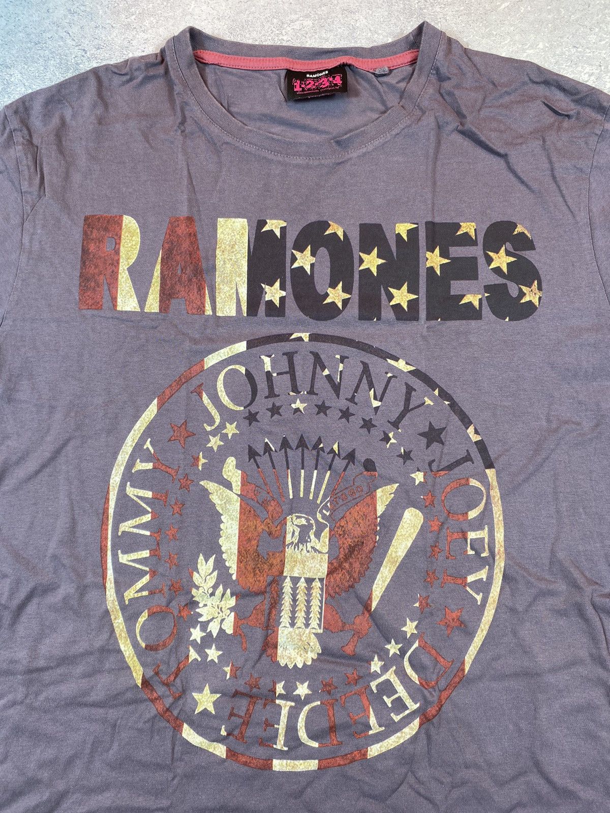 Band Tees Ramones Men’s Grey T-shirt With Big Logo Size US XL / EU 56 / 4 - 4 Thumbnail
