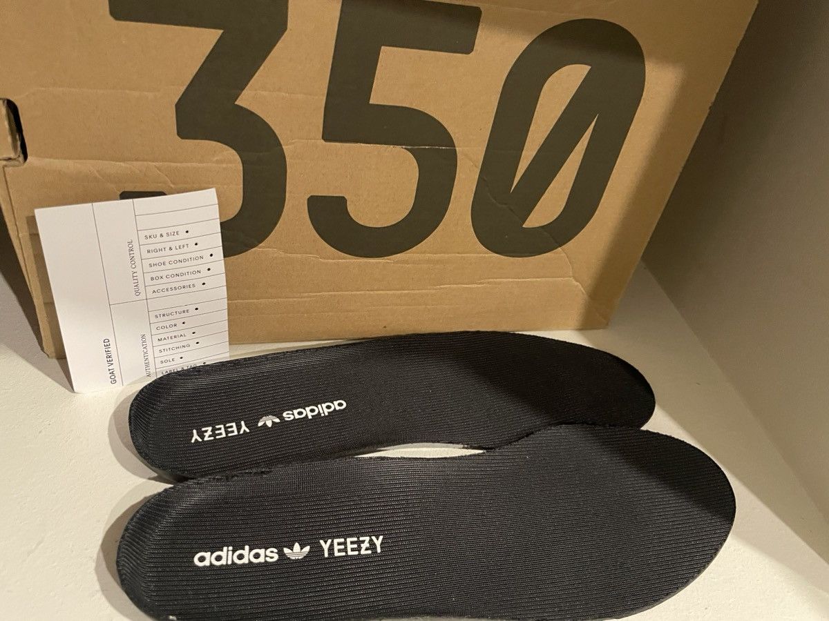 Adidas × Yeezy Bred Yeezy V2 Size US 11 / EU 44 - 7 Thumbnail