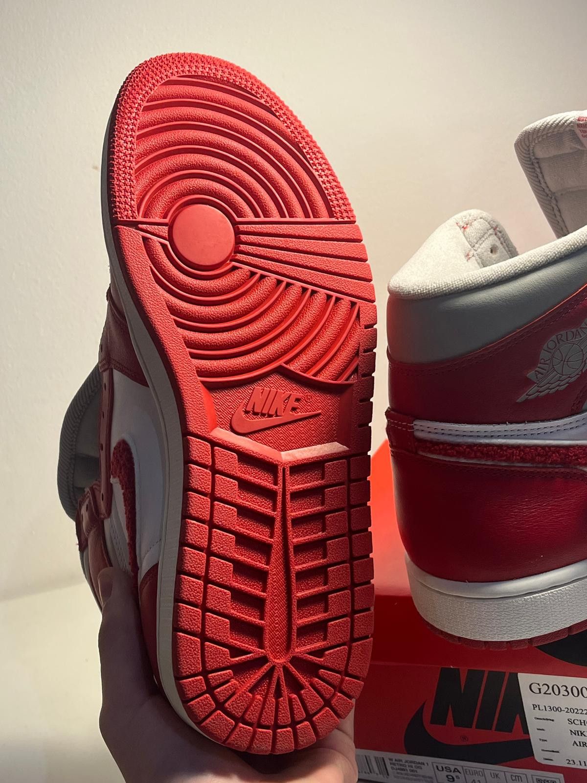 Nike Nike Air Jordan 1 Retro High OG Varsity Red size 41 Size US 8 / EU 41 - 8 Thumbnail