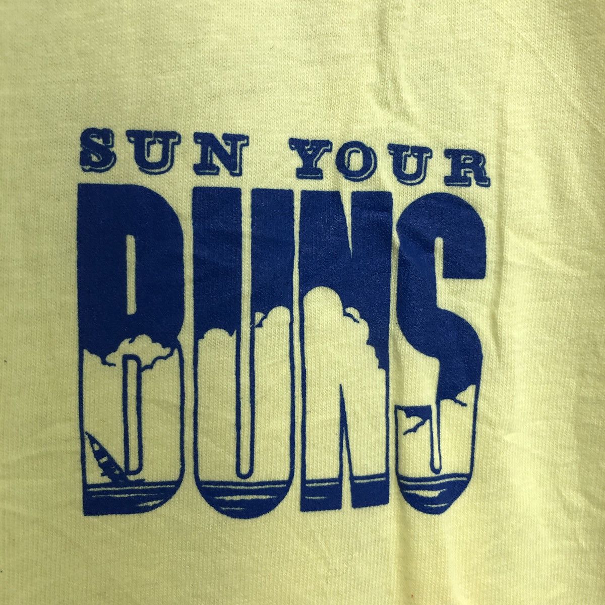 Vintage Vintage Hawaii Sun Your Buns T-Shirt Size US L / EU 52-54 / 3 - 4 Thumbnail