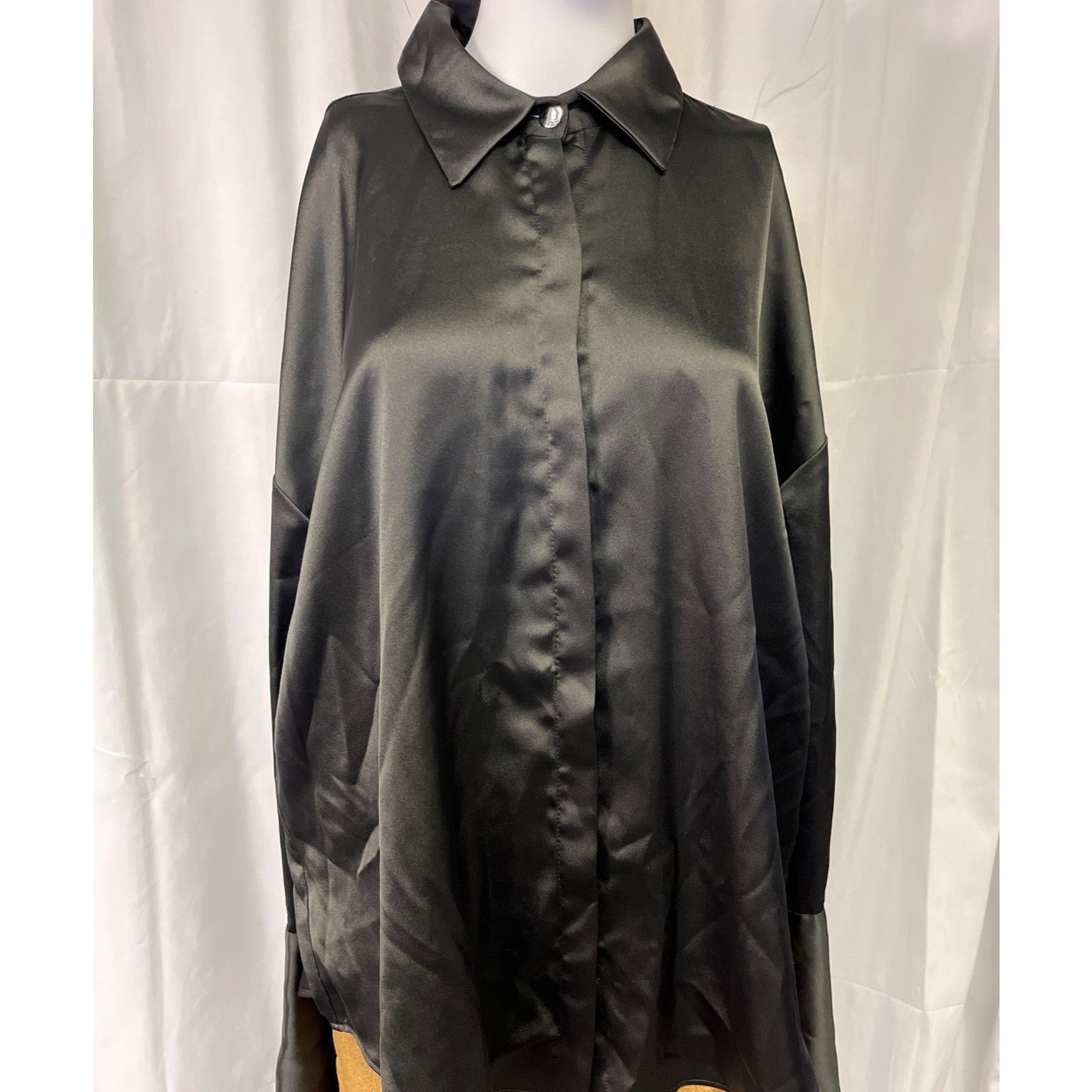 Zara Zara Women's Black Oversized Shirt/Hidden Button Up Sz M SKU Size M / US 6-8 / IT 42-44 - 1 Thumbnail