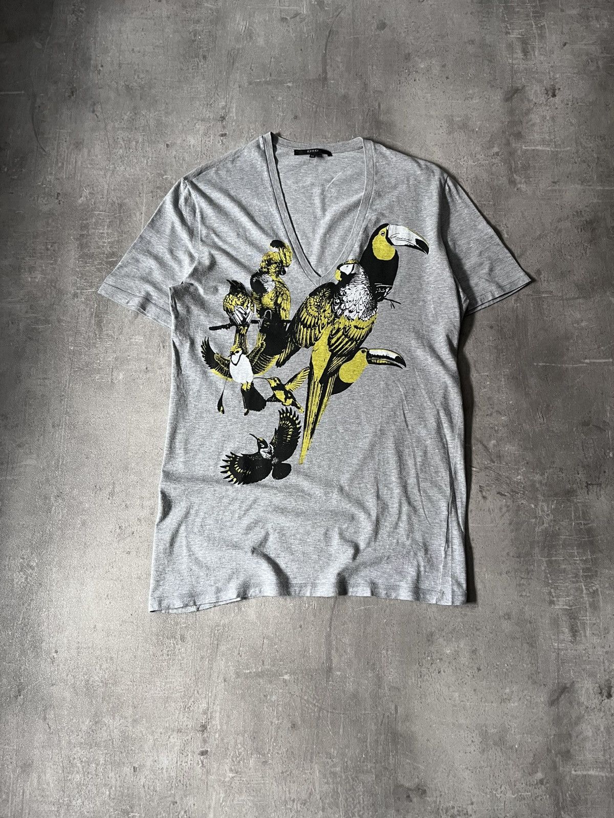 Gucci Gucci S/S 2009 V-Neck Birds Toocan T-shirt grey Size US XL / EU 56 / 4 - 1 Thumbnail