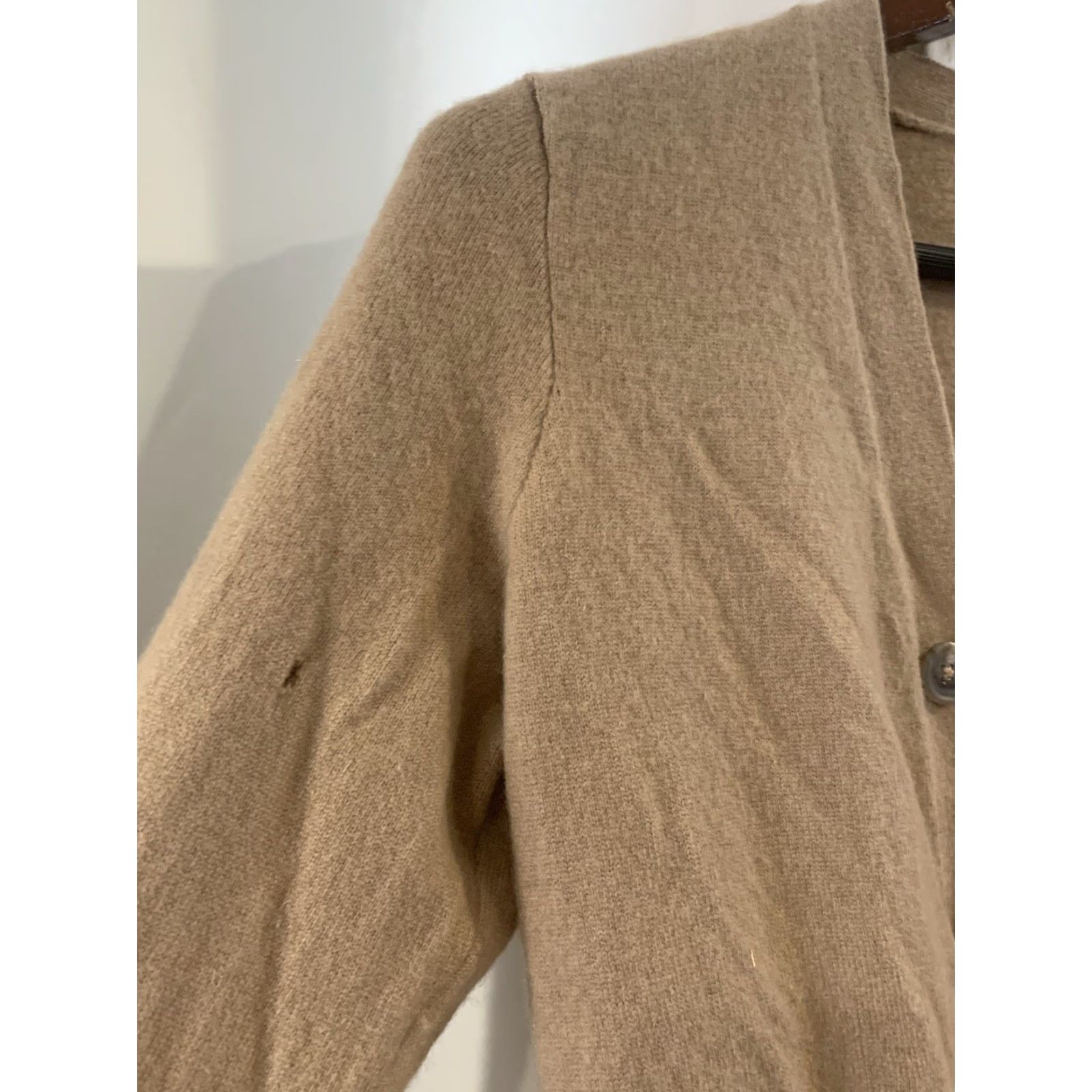Ralph Lauren Rugby Ralph Lauren Cardigan Sweater XS Women 100% Cashmere Beige V-Neck Button Flawed Skein of Cashmere? Size XS / US 0-2 / IT 36-38 - 4 Thumbnail