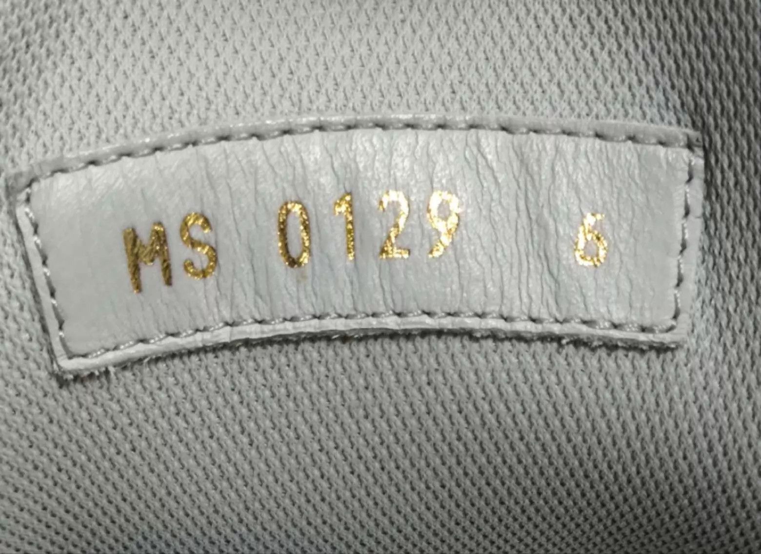 Louis Vuitton LV trainer worn once near new US 40 Size US 7 / EU 40 - 7 Thumbnail