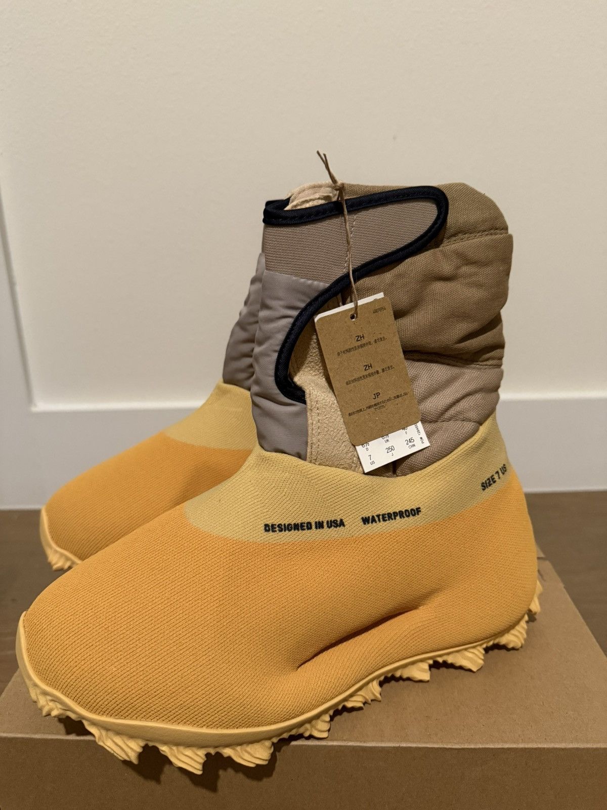 Yeezy Adidas Yeezy Knit Runner Boot Sulfur Yellow RNR BT size 7 Size US 7 / EU 40 - 2 Thumbnail