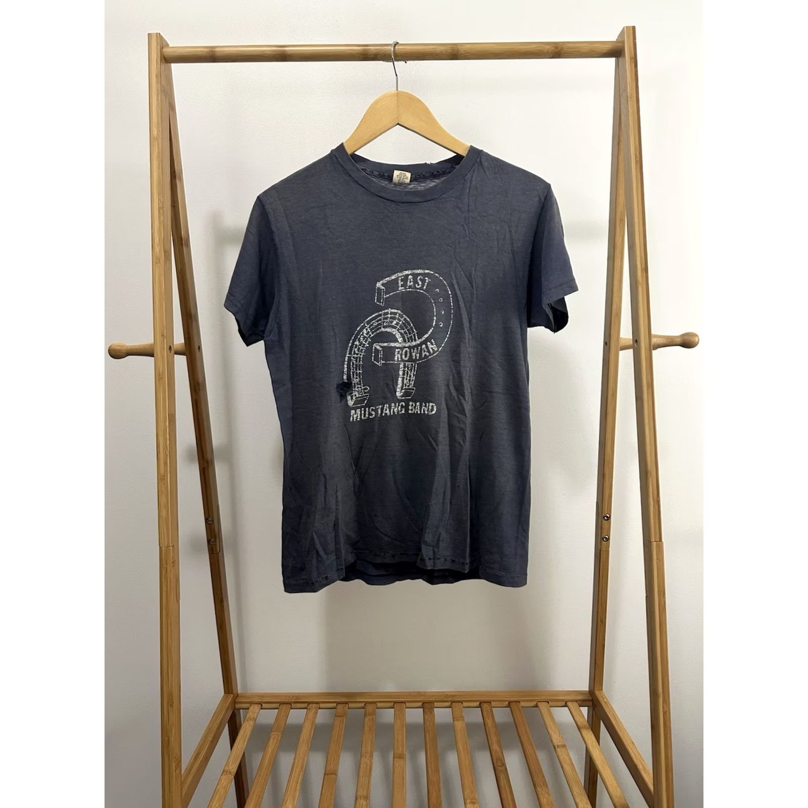 Hanes VTG 70s Rowan Mustang Band Gradient Sun Faded Worn Soft True Vintage T-Shirt M Navy Mens Shirt 70s Distressed Merch Hanes Size US M / EU 48-50 / 2 - 2 Thumbnail
