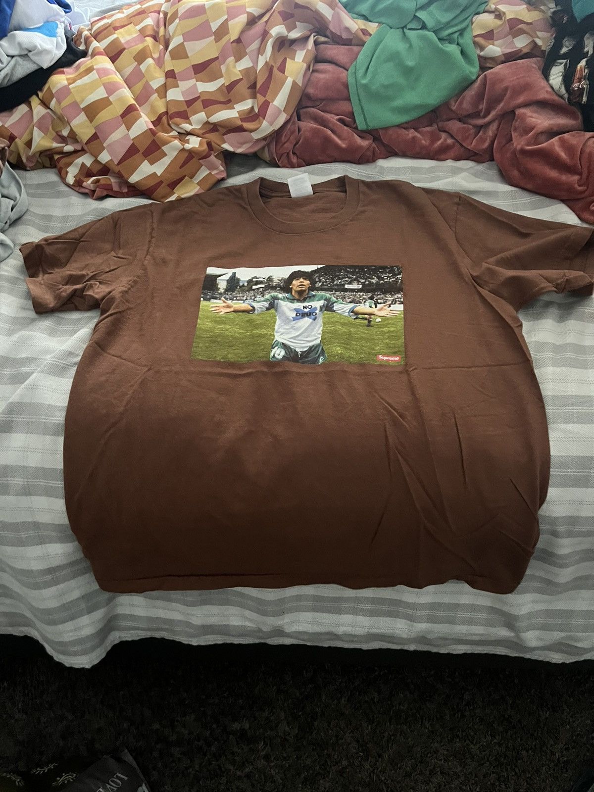 Tシャツ・カットソー Supreme Maradona T-Shirt Brown Supreme Maradona Tee Brown (SS24) – STEALPLUG KL