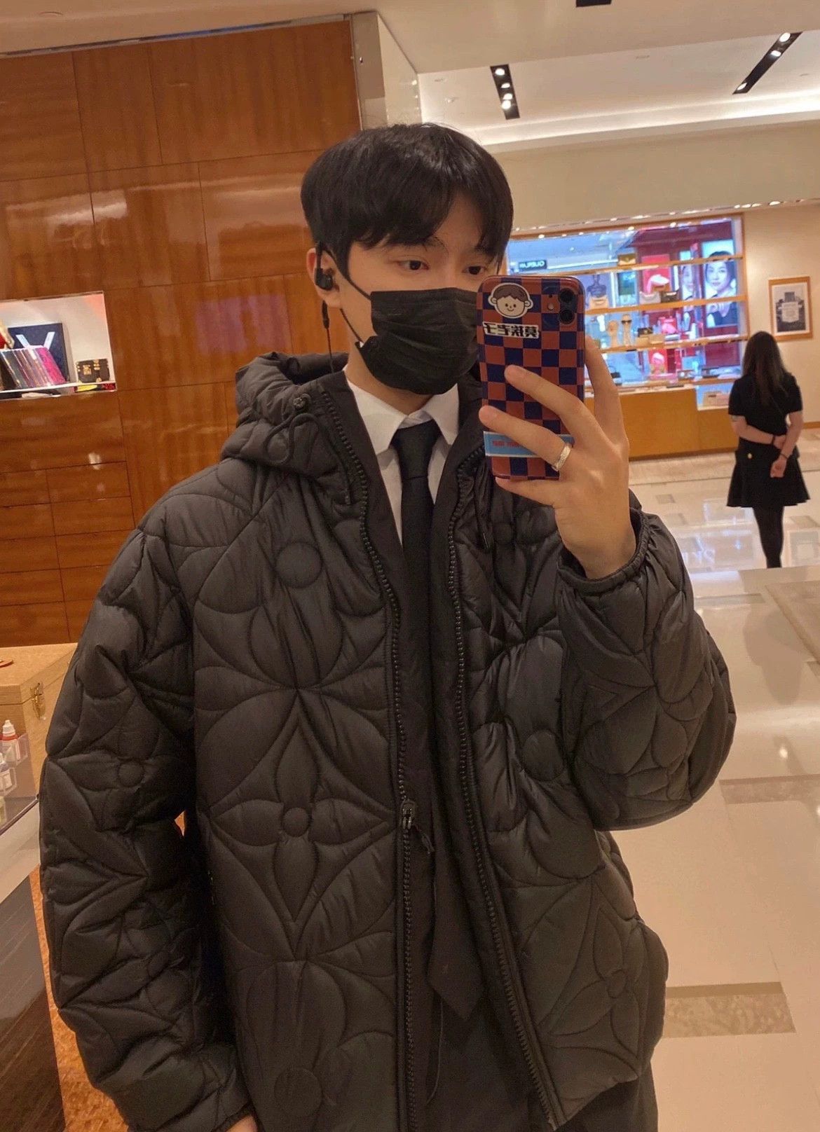 Louis Vuitton black floral puffer jacket with hood Size US L / EU 52-54 / 3 - 7 Thumbnail