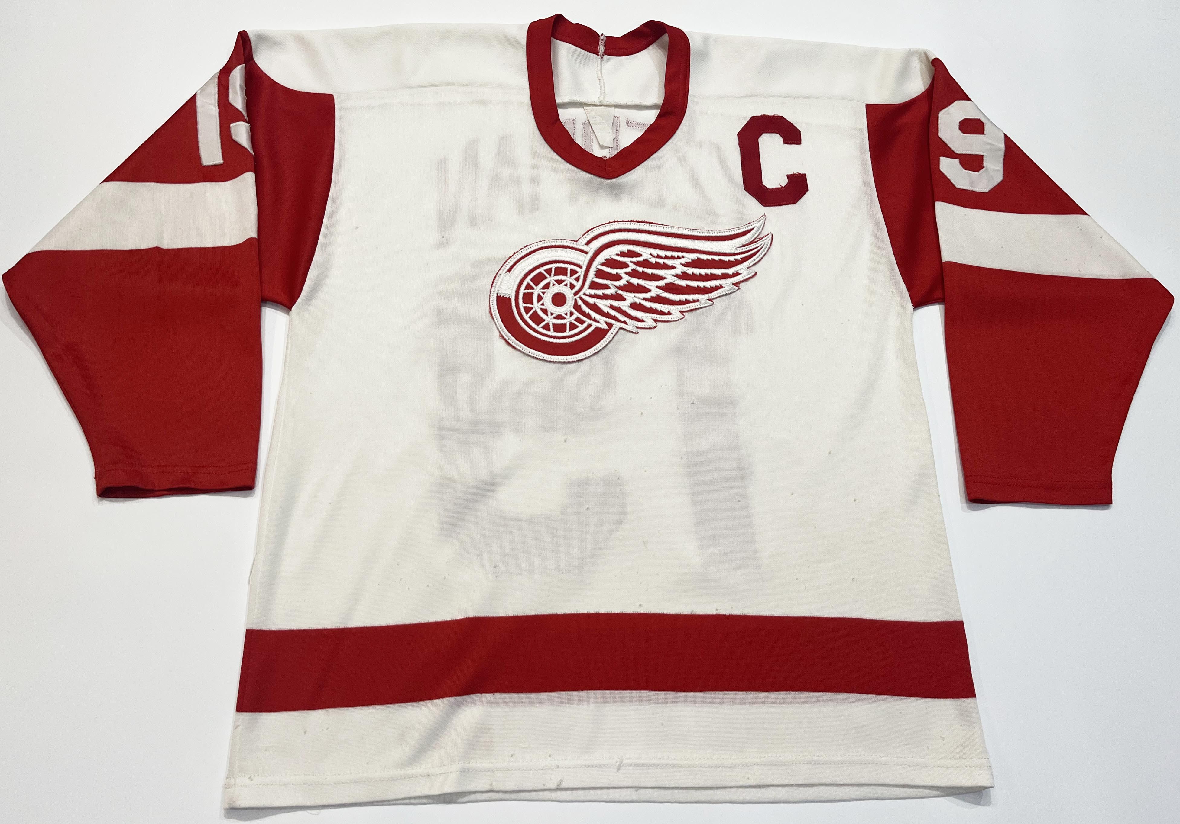 Ccm Vintage CCM Detroit Red Wings YZERMAN #19 NHL Hockey Jersey Size US L / EU 52-54 / 3 - 1 Thumbnail