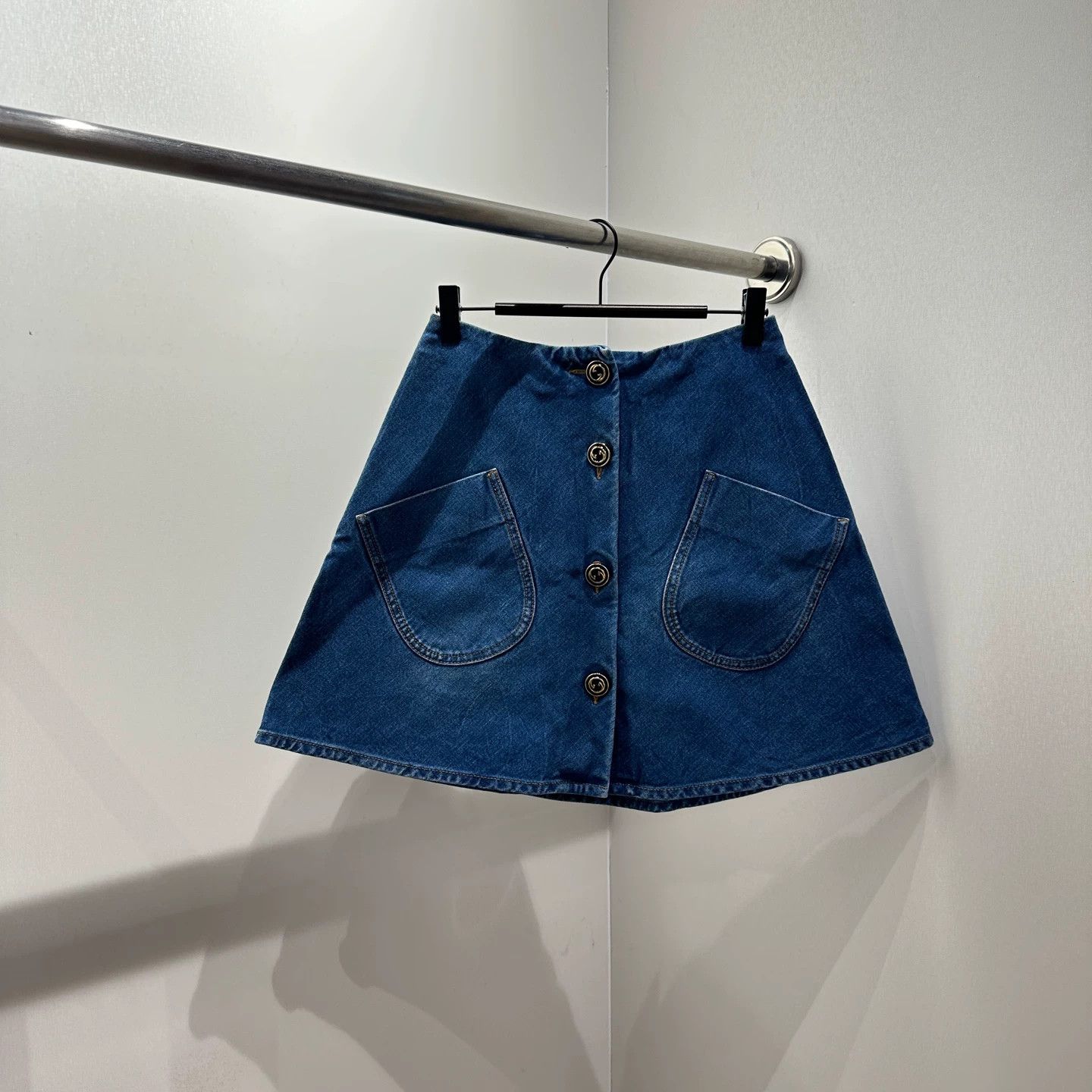 Gucci Gucci GG Button Cotton Skirt 38 Size 26" / US 2 / IT 38 - 1 Thumbnail