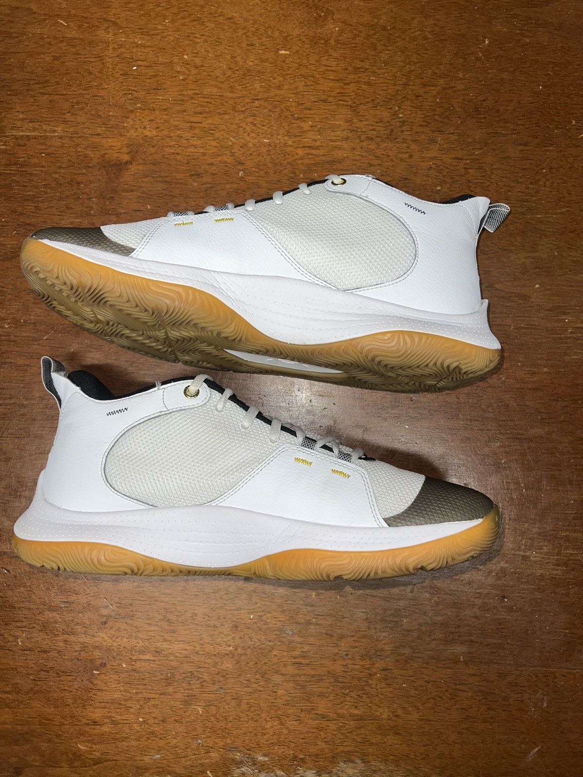 Under Armour 325 NM White Metallic Gold size 10.5 Size US 10.5 / EU 43-44 - 2 Thumbnail