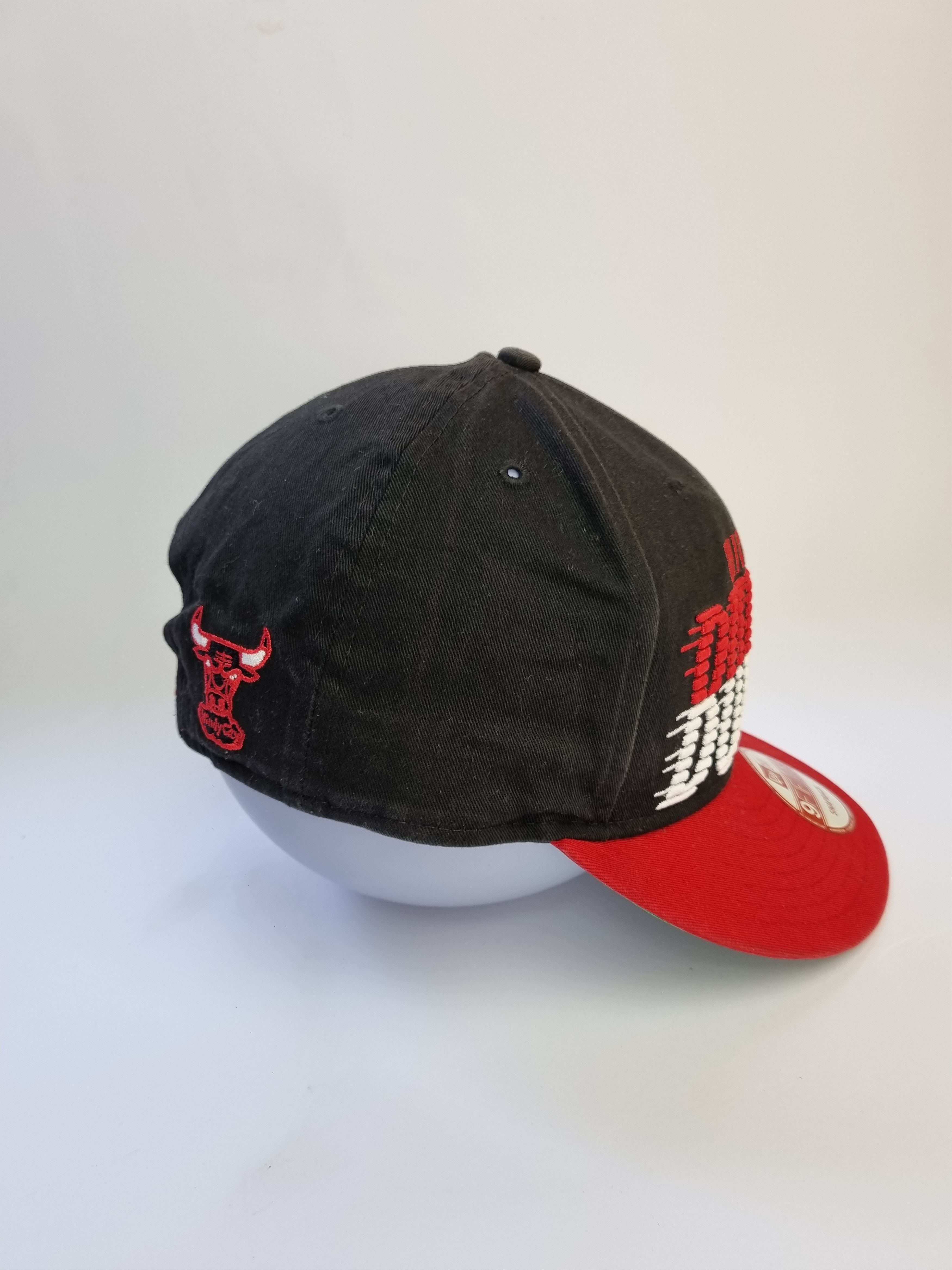 NBA × Vintage Spellout Big Logo Chicago Bulls Vintage Rare Cap Size ONE SIZE - 5 Thumbnail
