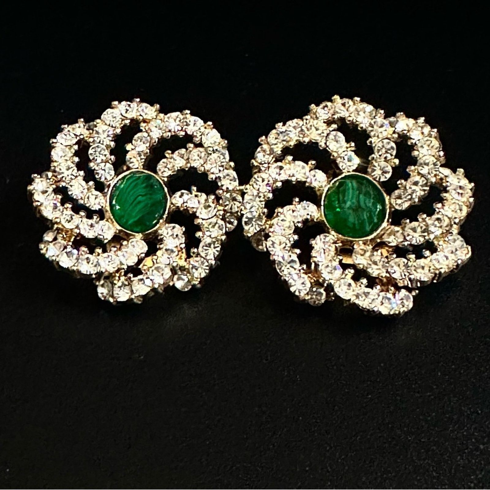 Other Vintage Emerald Clear Crystal Round Floral Pendant Earrings Size ONE SIZE - 7 Thumbnail