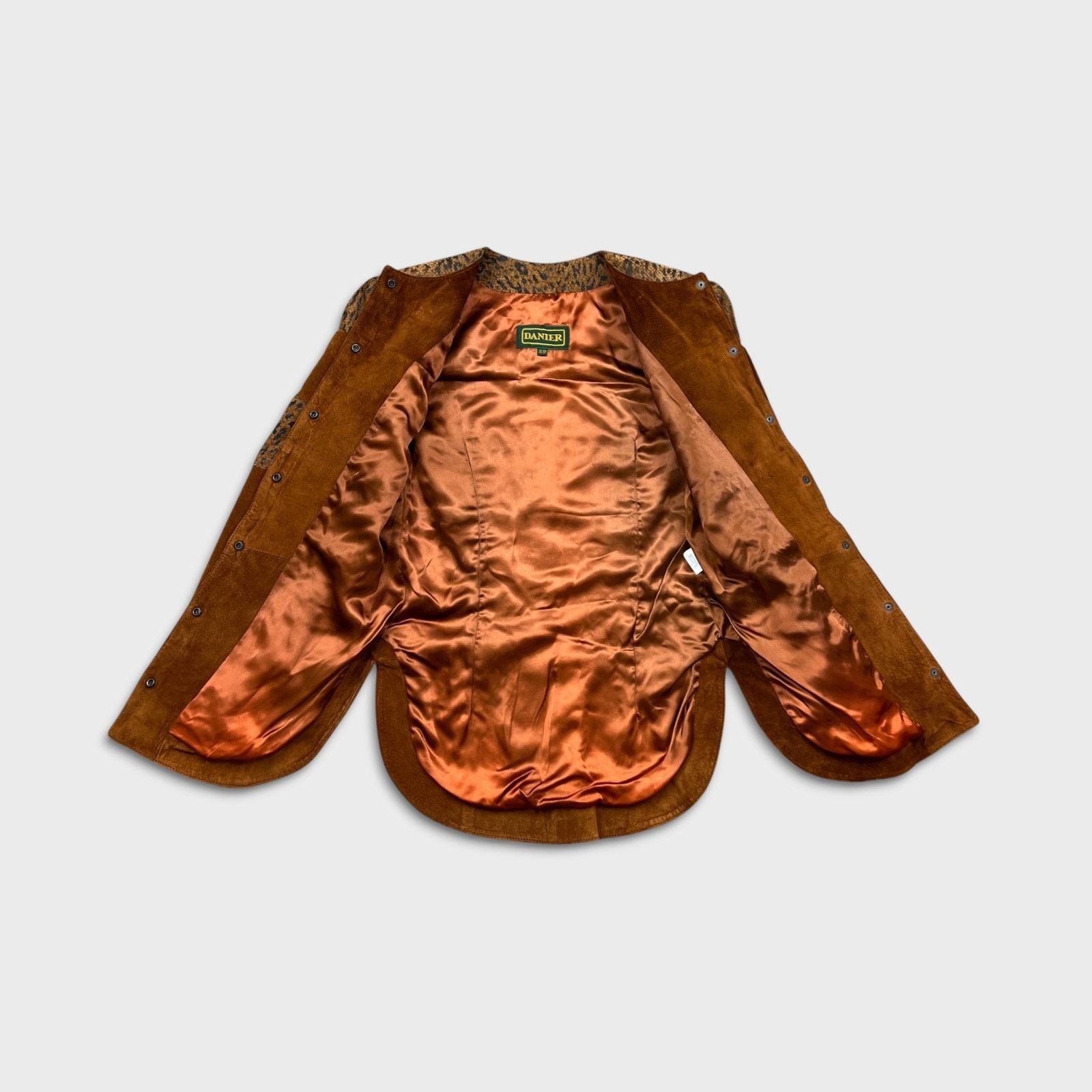 Danier × Vintage Vintage Danier Suede Patchwork Jacket Snake Leopard Print Size XS / US 0-2 / IT 36-38 - 7 Thumbnail