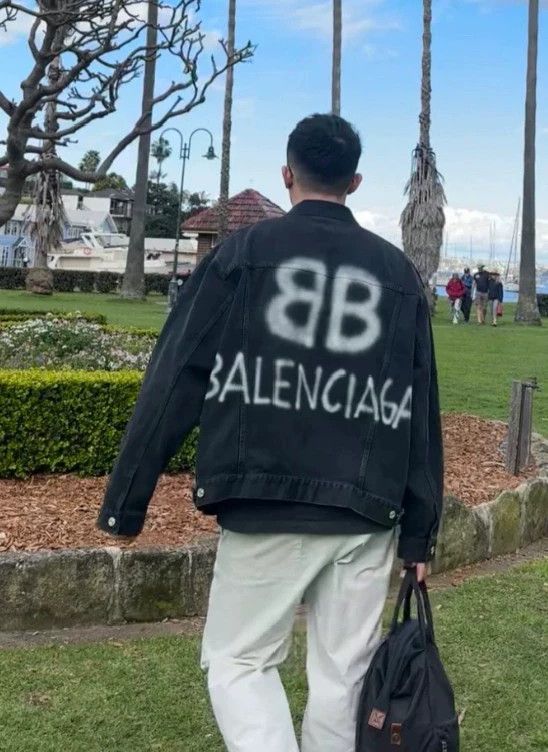 Balenciaga Balenciaga Black double B glowing graffiti denim jacket Size US S / EU 44-46 / 1 - 5 Thumbnail